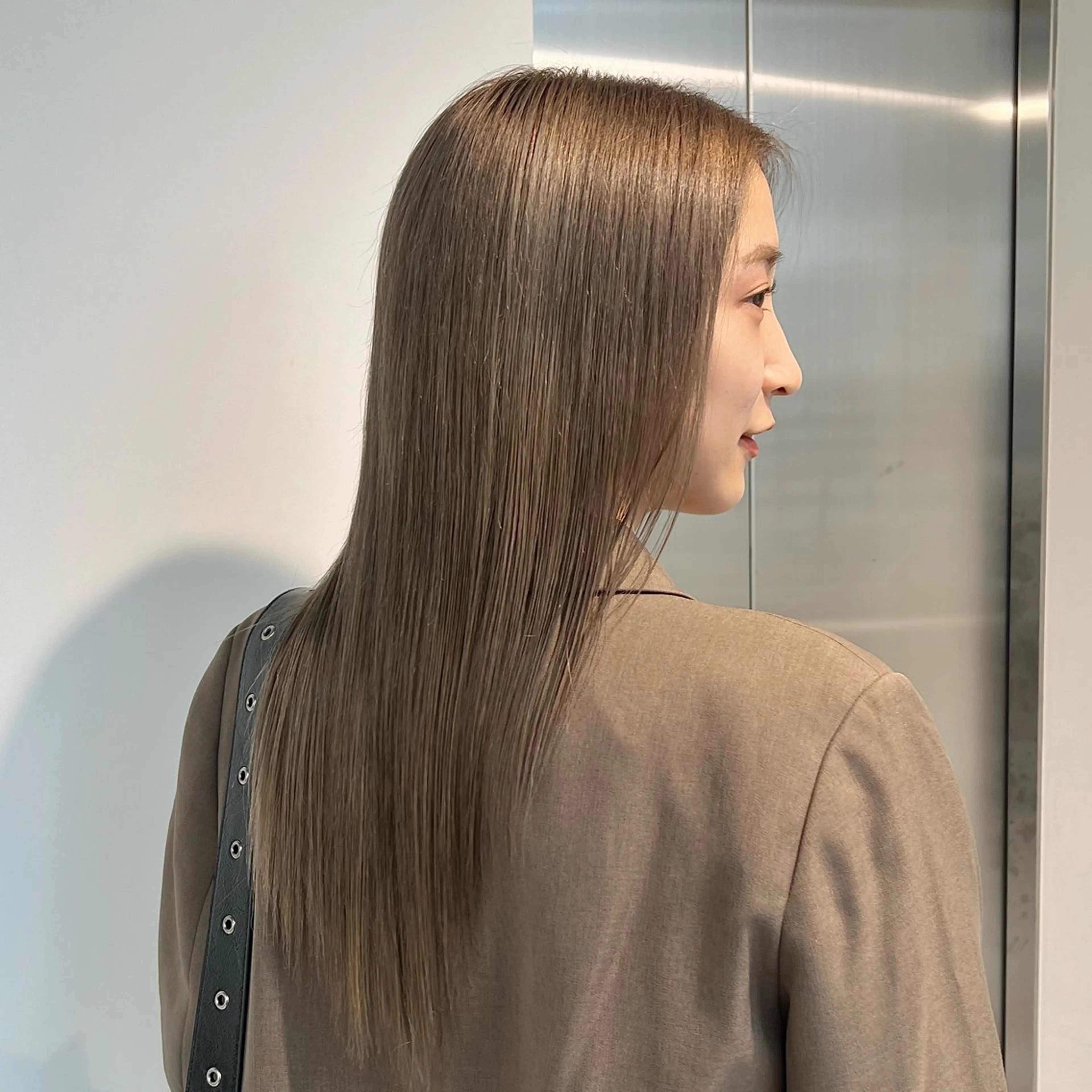 セミロング カラー カット ヘアカラー トリートメント 赤みゼロ/透明感 カラー🌿KANTAのヘアスタイル
