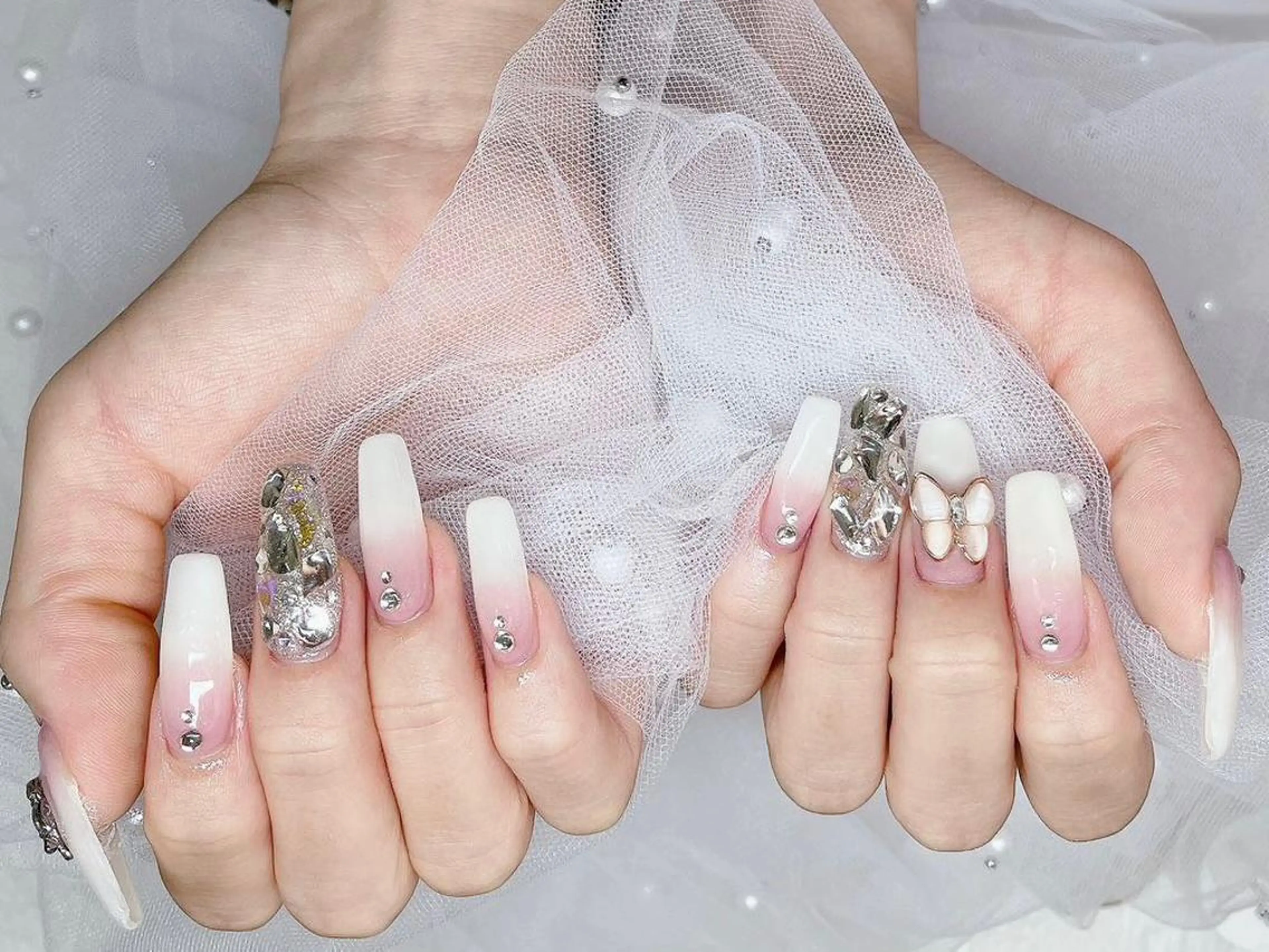 ロング ハンドネイル Beryl Nail 新大久保のネイルデザイン