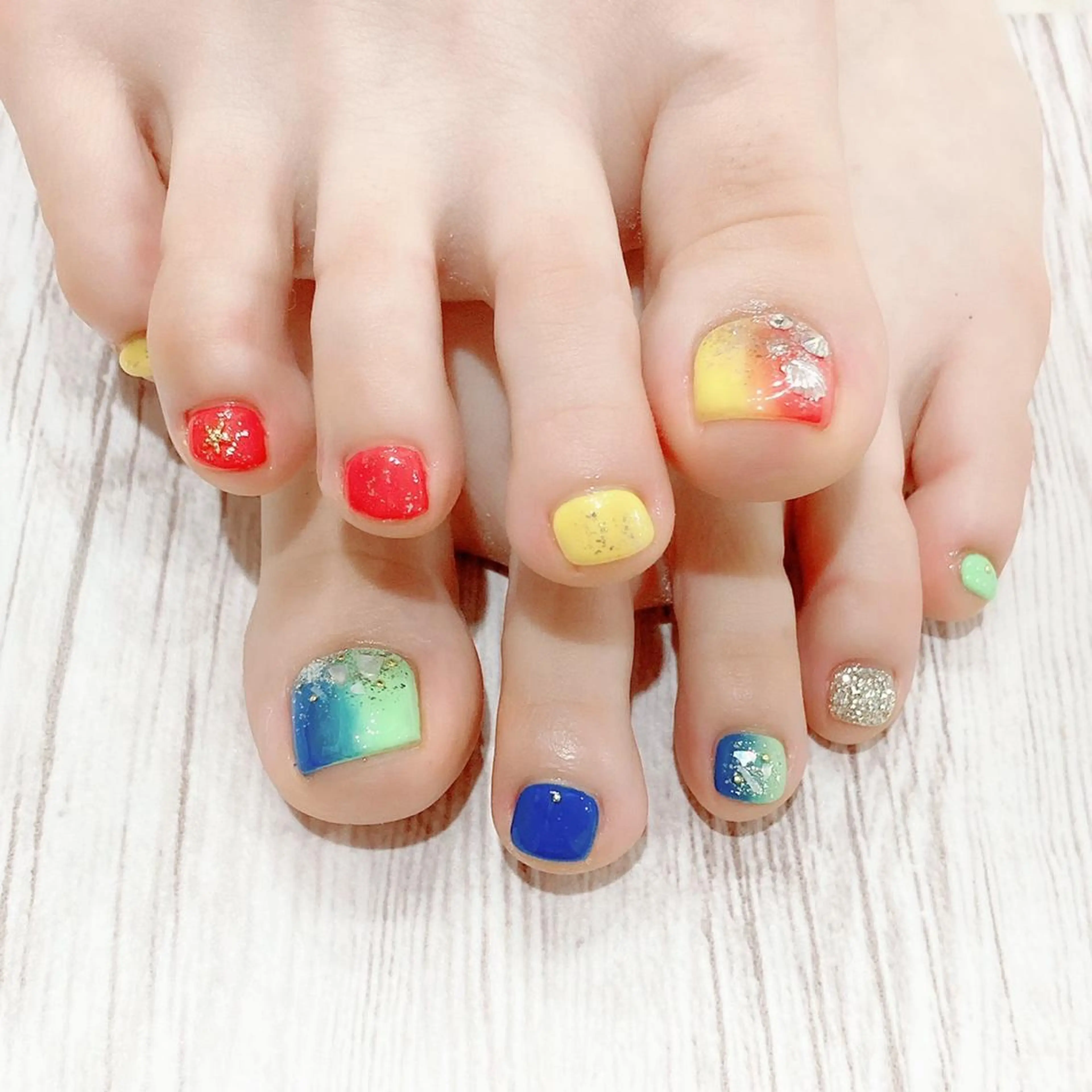 ショート カラー パーマ ヘアアレンジ メンズ キッズ ネイル マツエク・マツパ アイブロウ グラデーションカラー フットネイル ジェルネイル グラデーション パラジェル フットネイル Salon Kのネイルデザイン