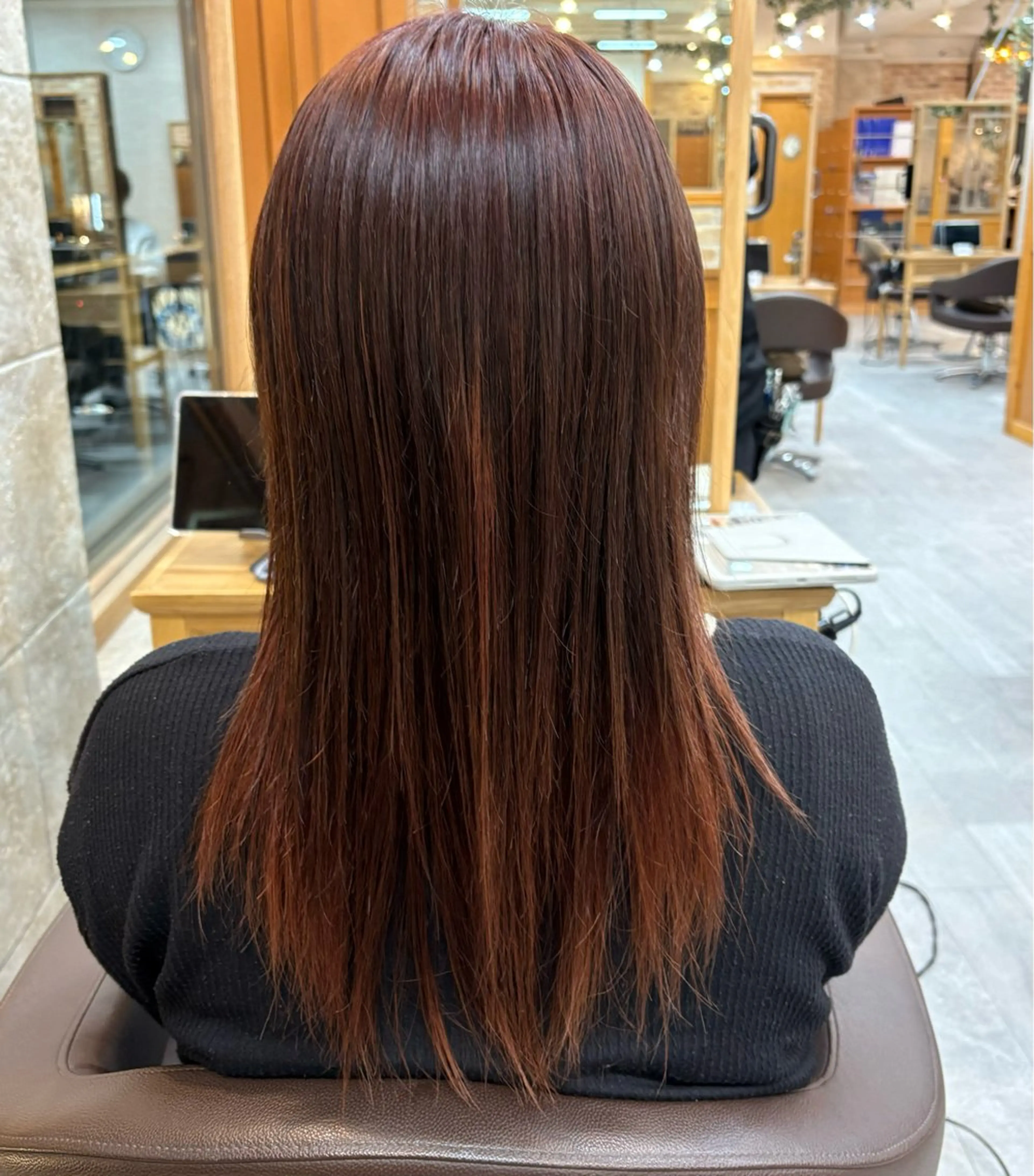 セミロング カラー ピンクカラー レッドカラー ヘアカラー 佐藤 遥菜のヘアスタイル