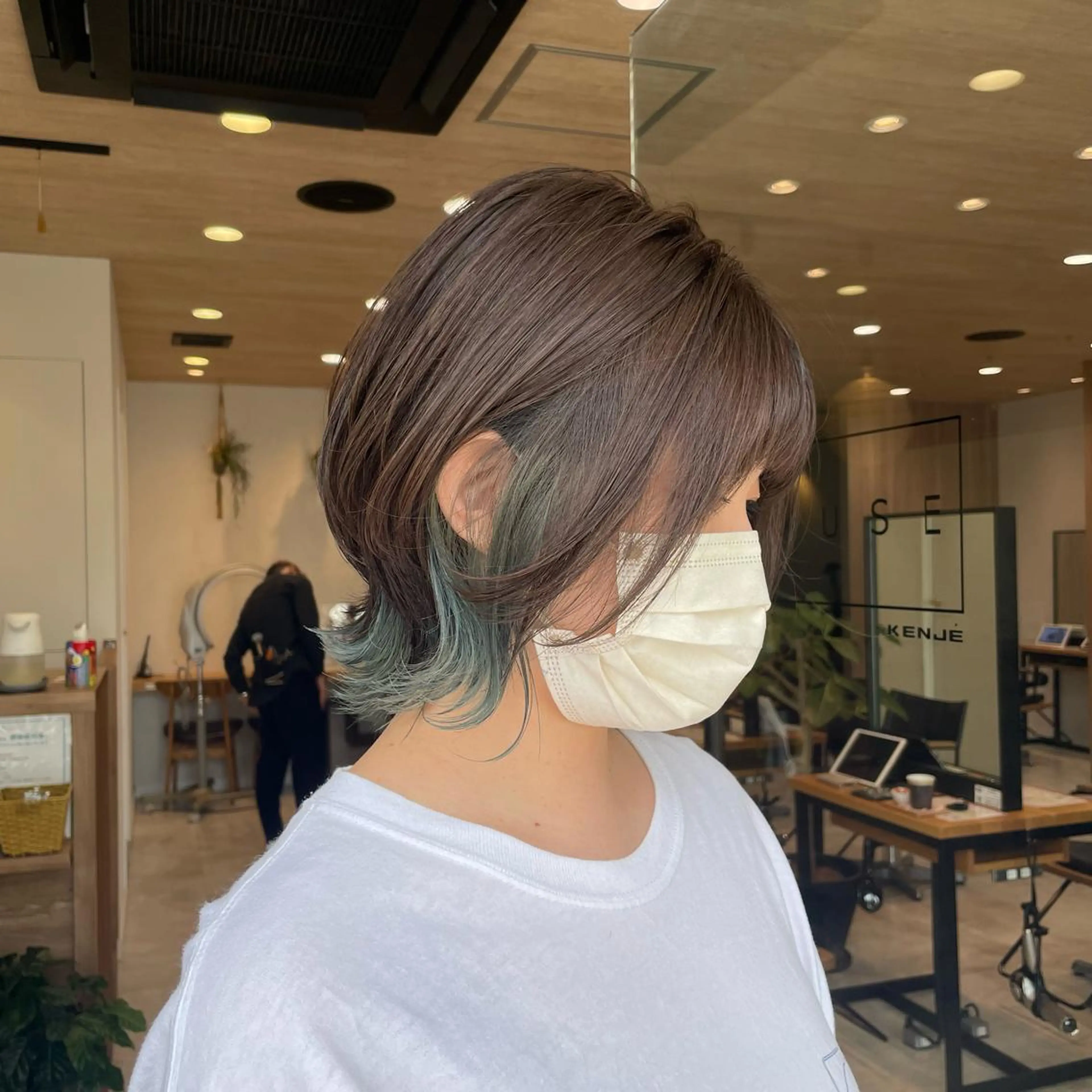 カラー うる艶レイヤーカット hinakoのヘアスタイル
