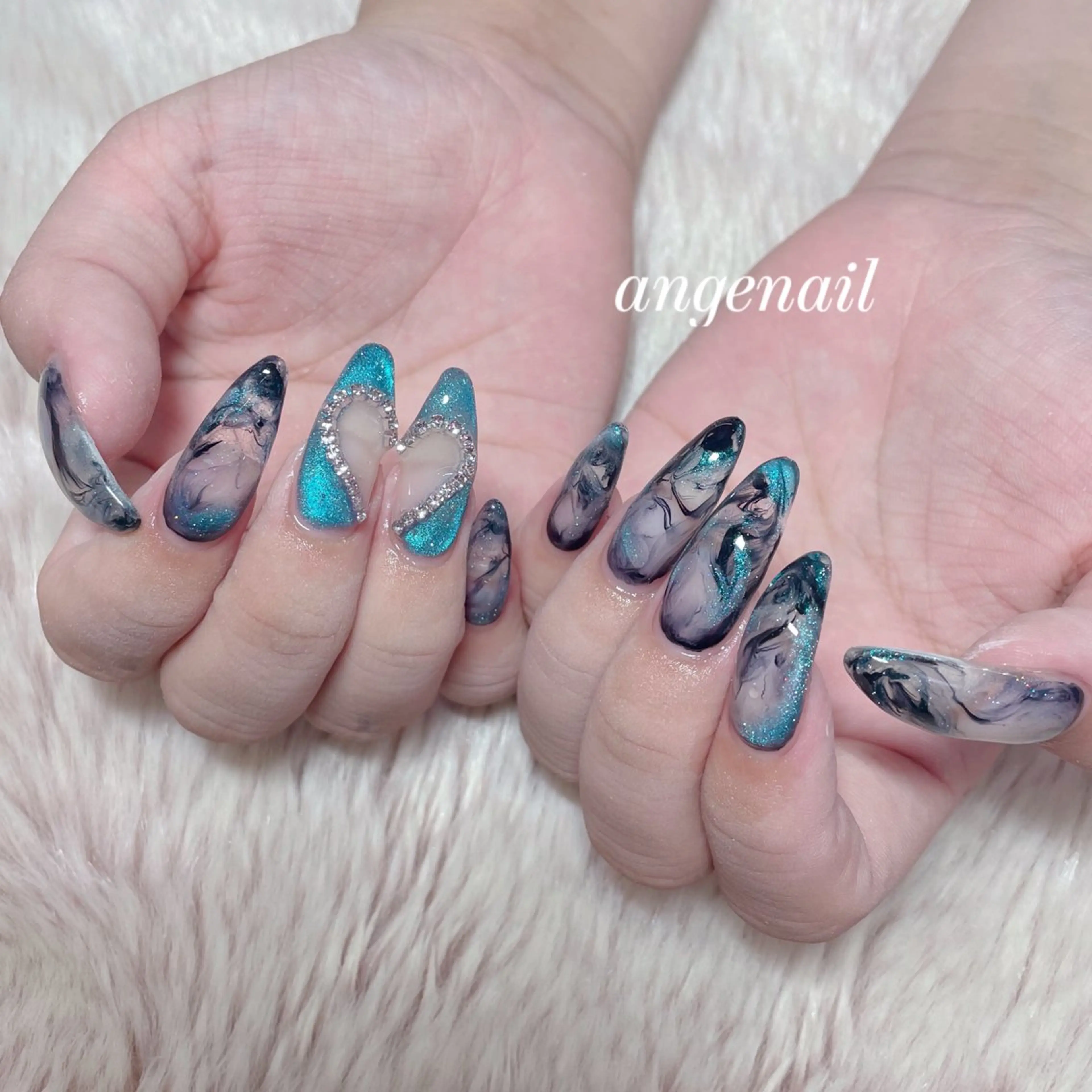 ネイル ハンドネイル オーナーネイリスト MAKIのネイルデザイン