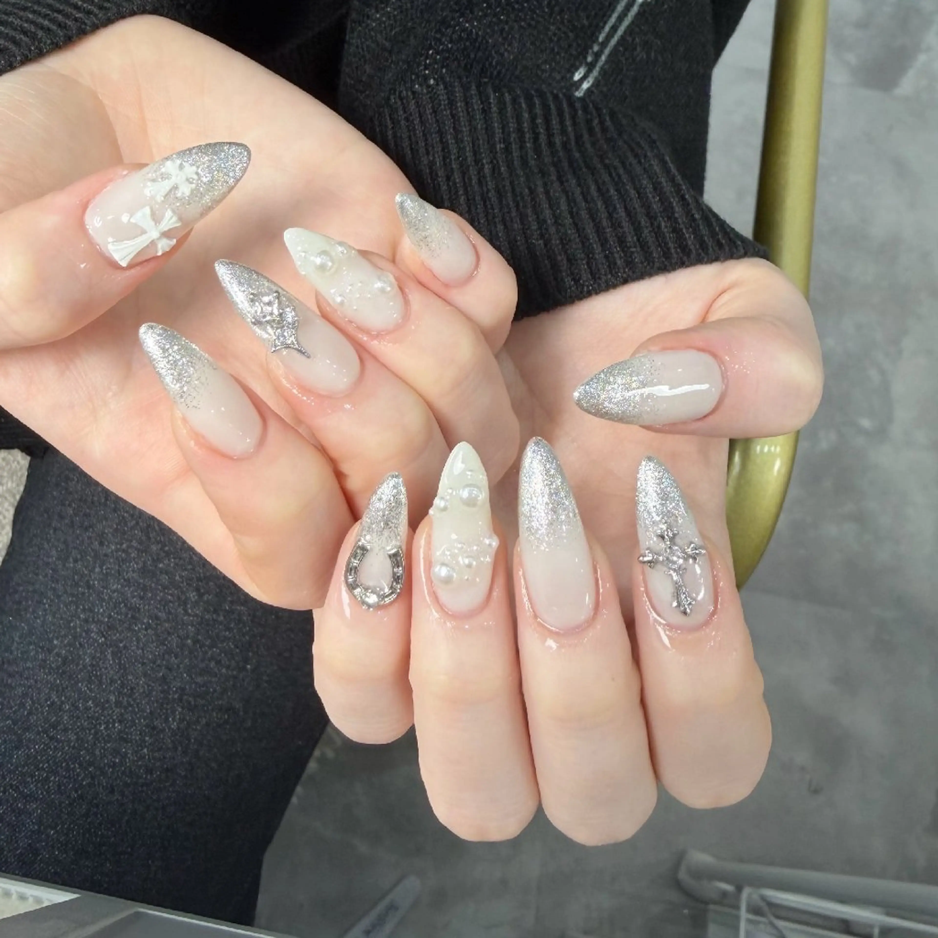 ネイル チークネイル フレンチネイル ジェルネイル ガーリー キラキラネイル ハンドネイル UM Nail Salonのネイルデザイン