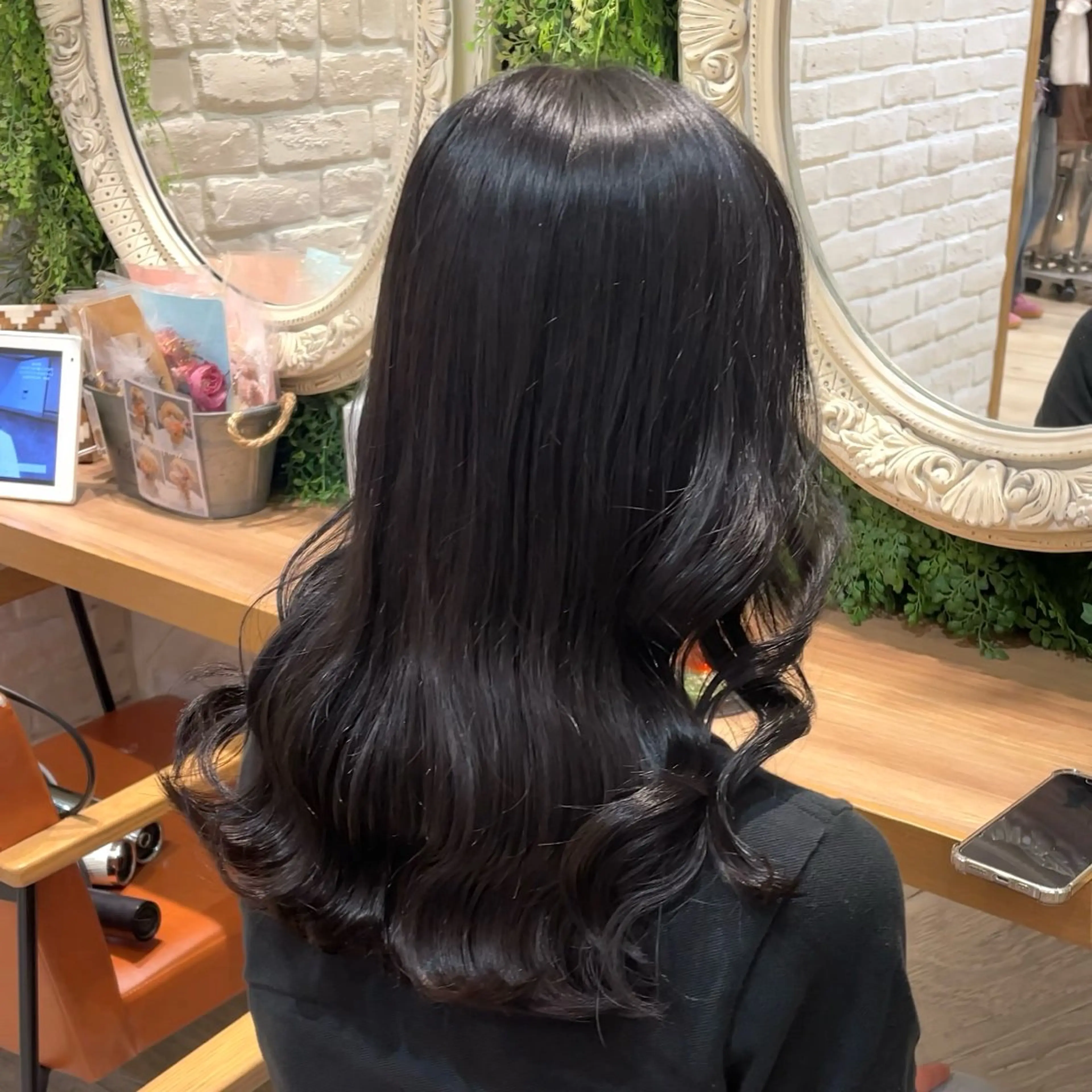 ミディアム カラー 透明感カラー ヘアカラー 横浜パーマ🌐メンズ 暖色カラーもえかのヘアスタイル