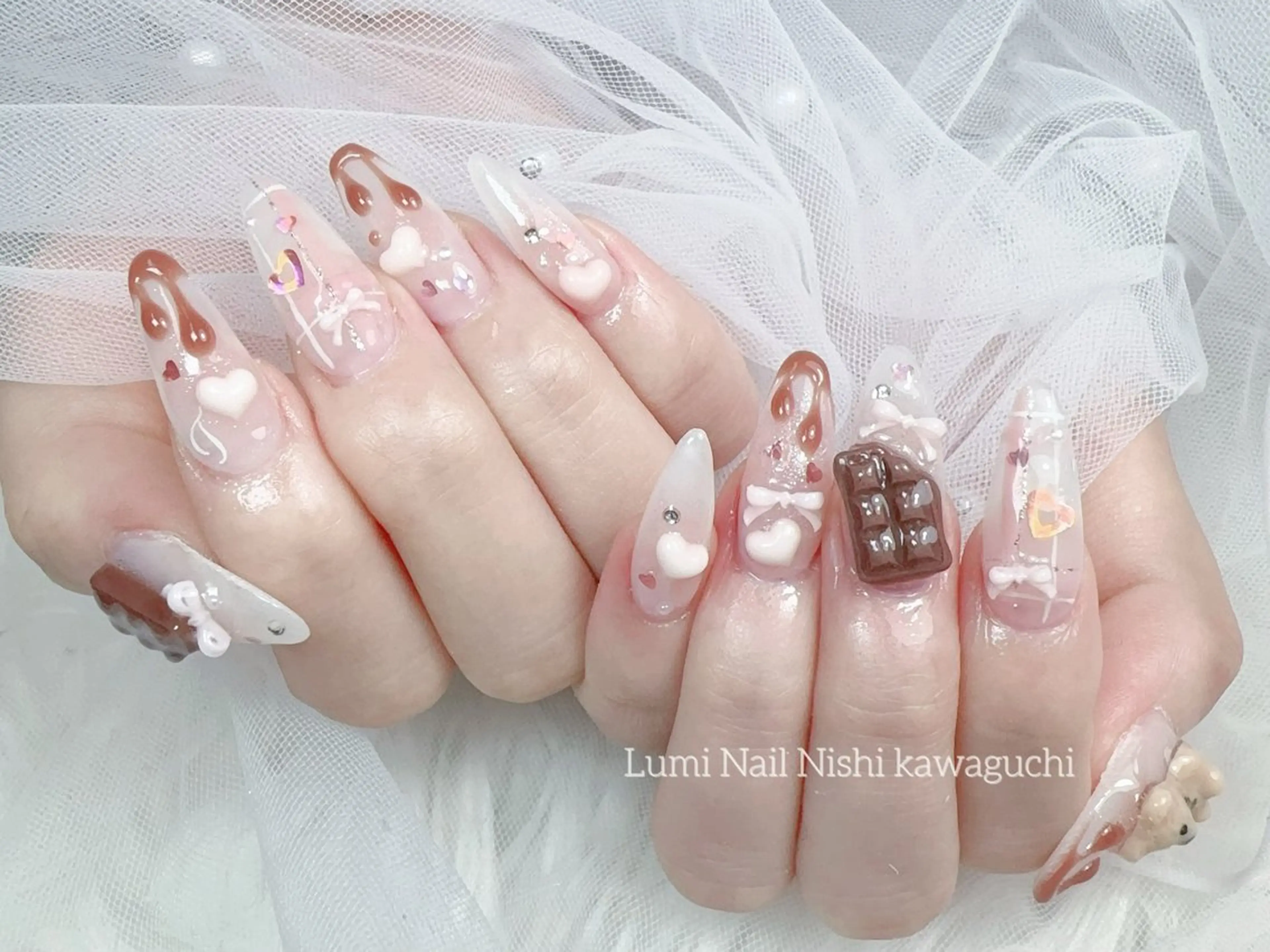 ネイル フットネイル ジェルネイル キラキラネイル オフィスネイル ピンク Lumiネイルサロン所属・Lumi Nail Salonのネイルデザイン