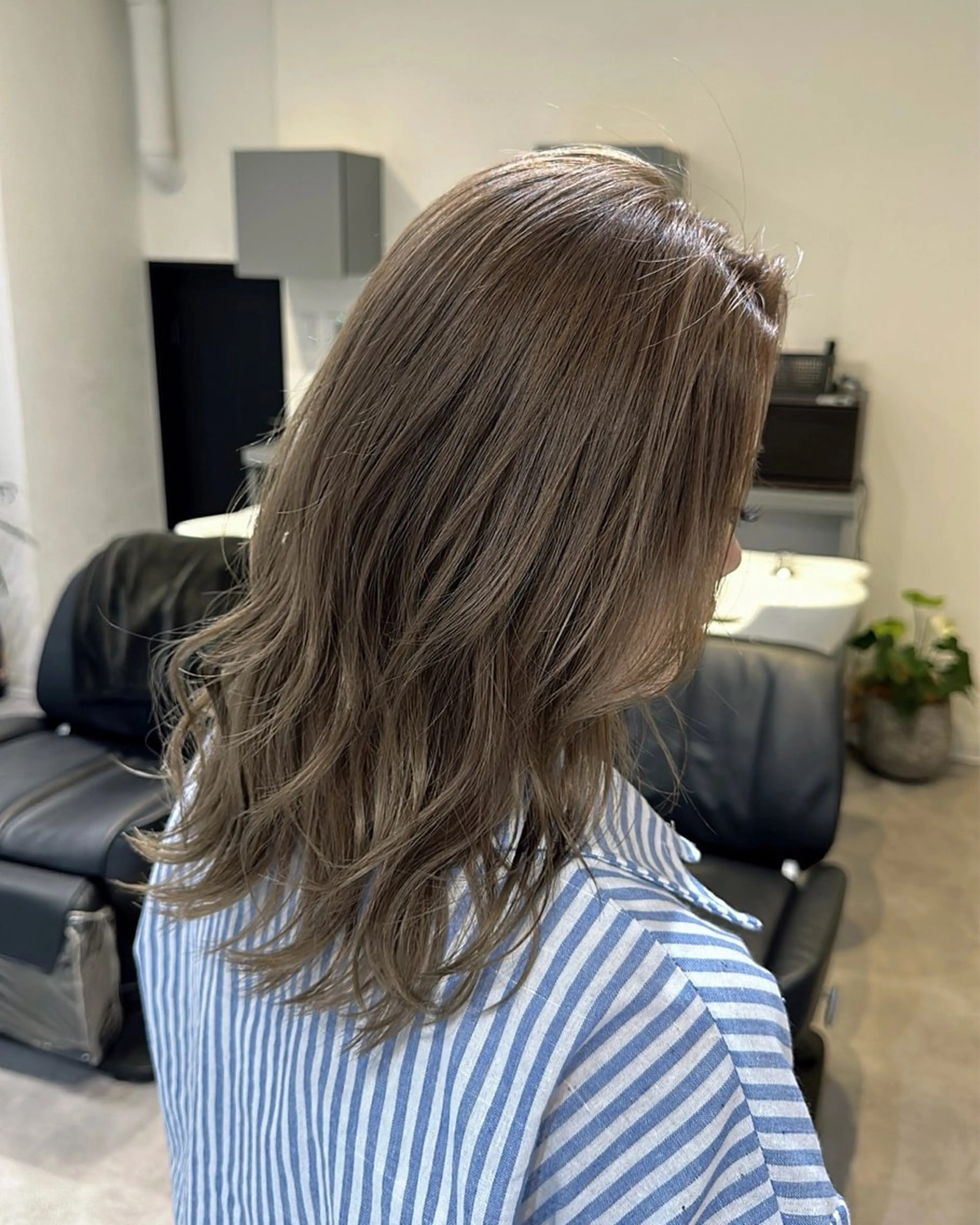 セミロング カラー ヘアカラー トリートメント ﾚｲﾔｰ/ﾊｲﾄｰﾝ WAKANAのヘアスタイル