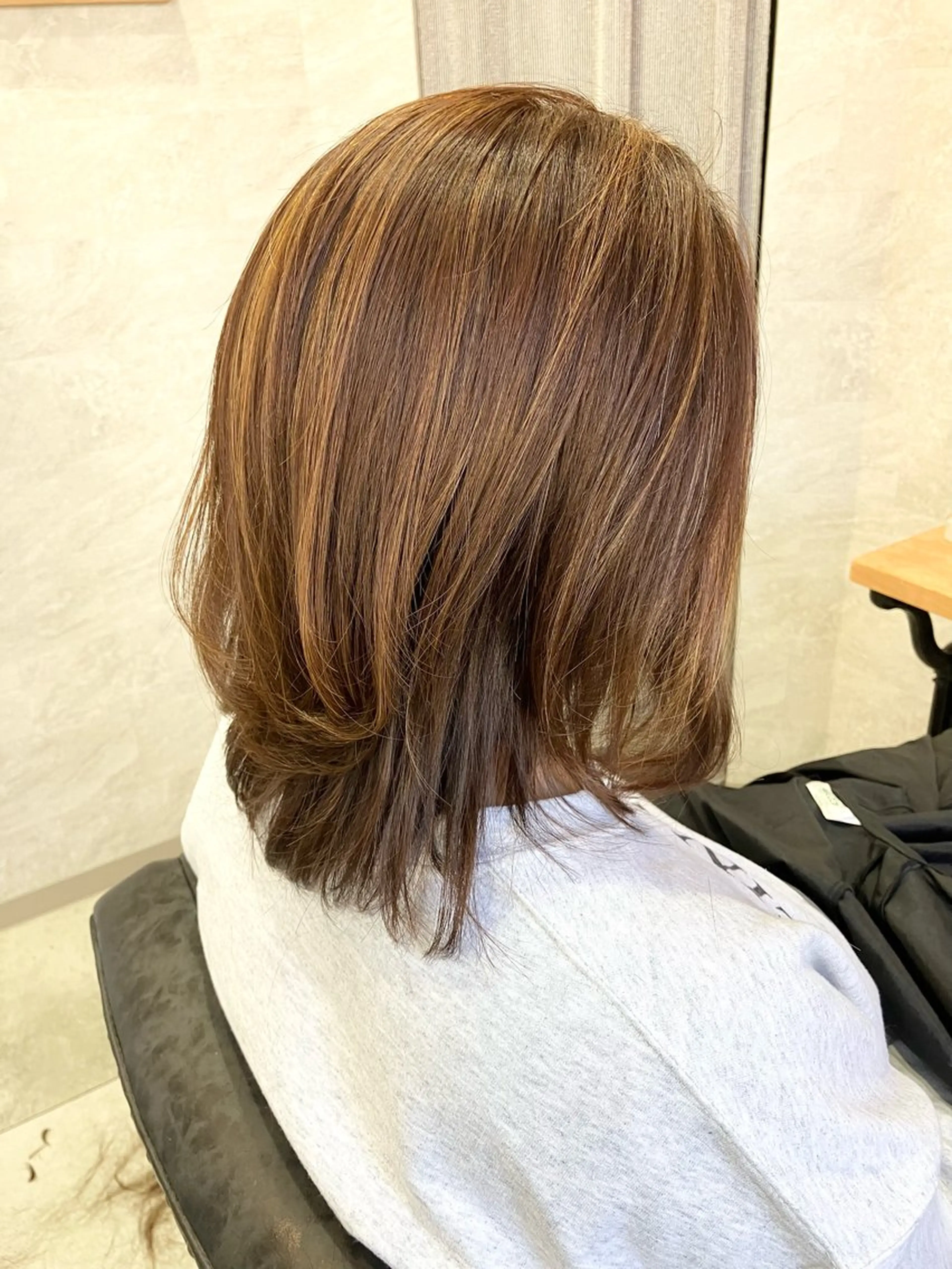 ミディアム ハイライト 須賀 知穂のヘアスタイル