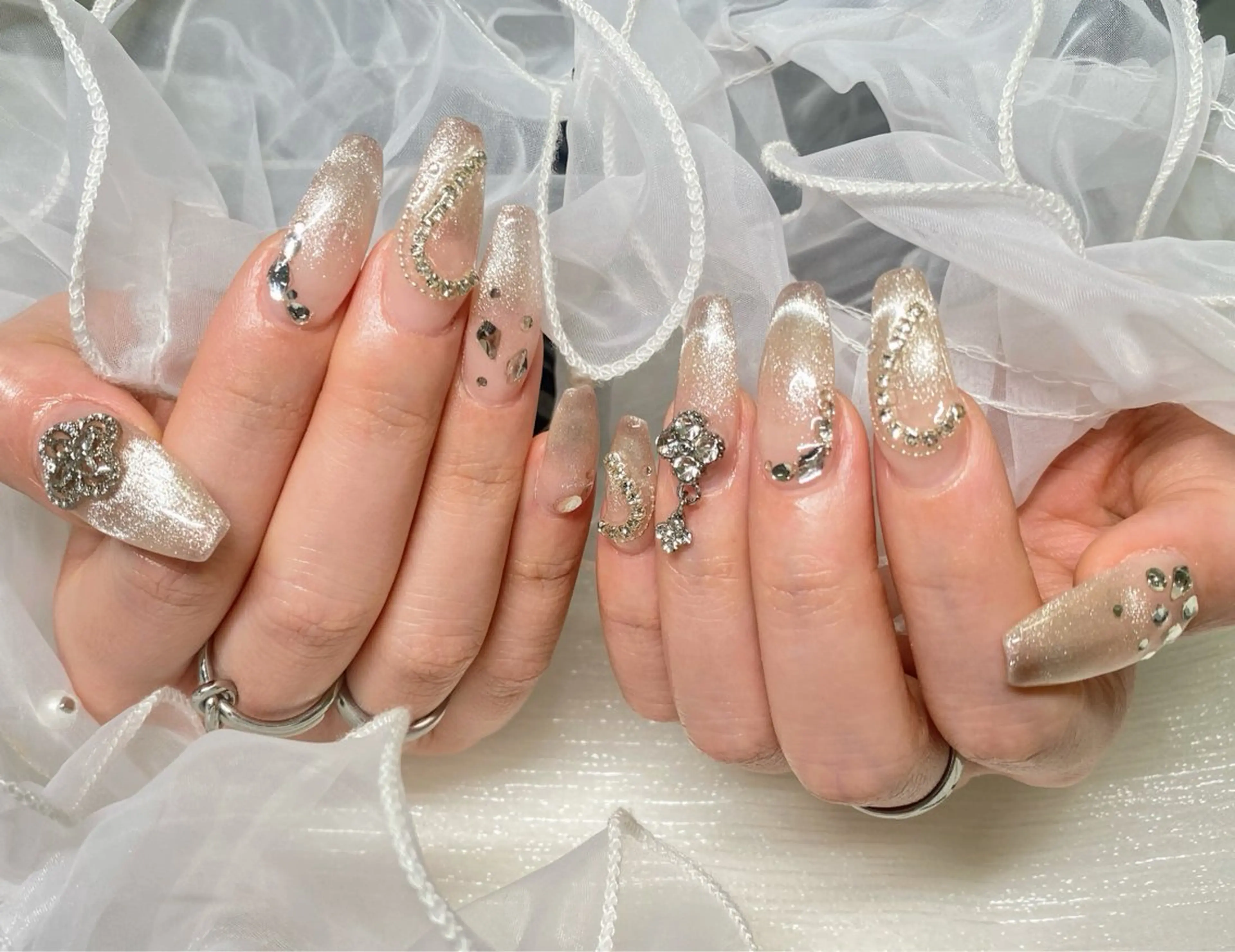 ネイル ジェルネイル 韓国ネイル ロングネイル マグネットネイル ミラーネイル ハンドネイル Roi〈ロワ〉 Reikaのネイルデザイン