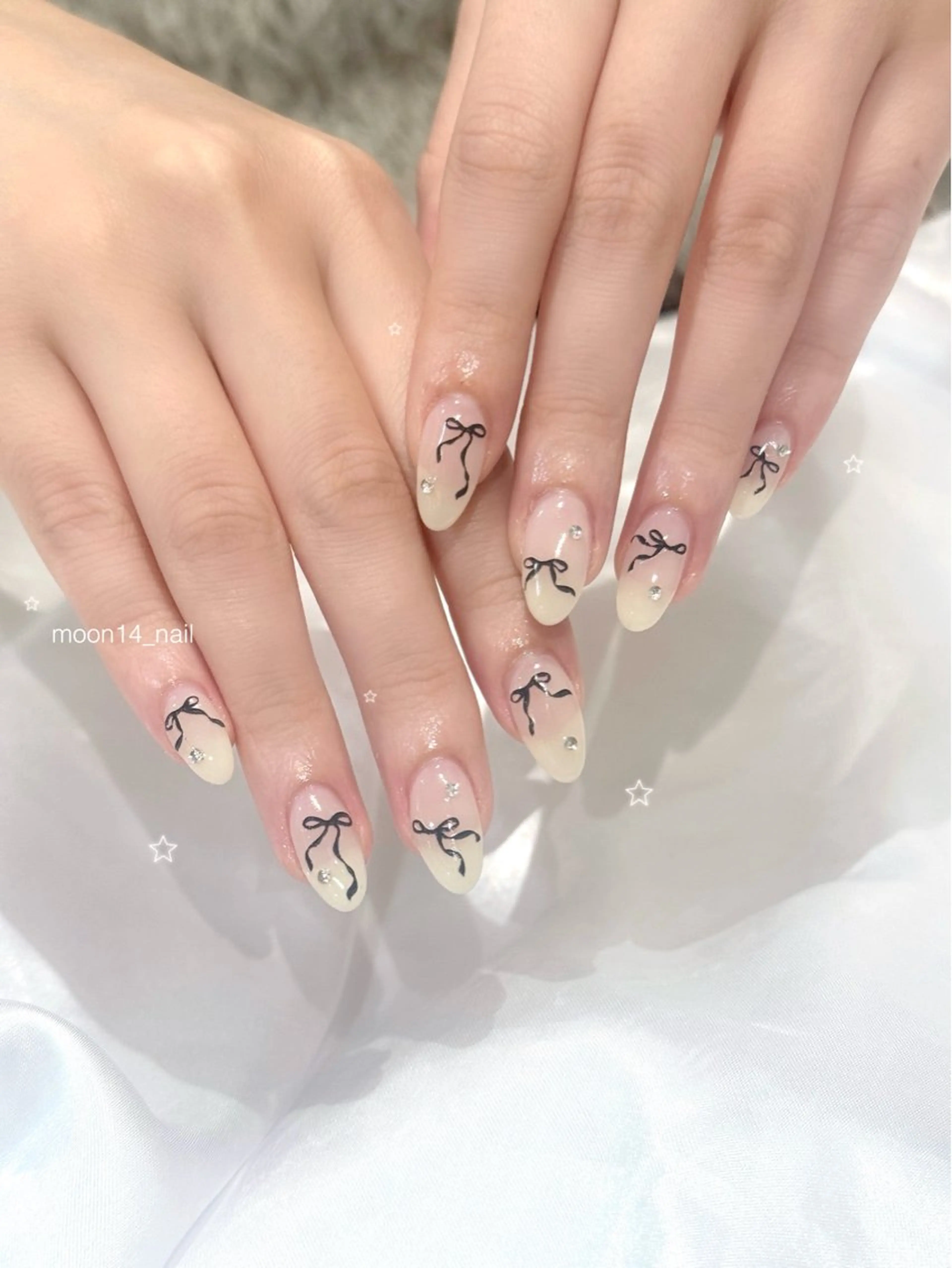 ネイル ジェルネイル キラキラネイル パラジェル リボン 夏ネイル ハンドネイル natsuki 💫のネイルデザイン