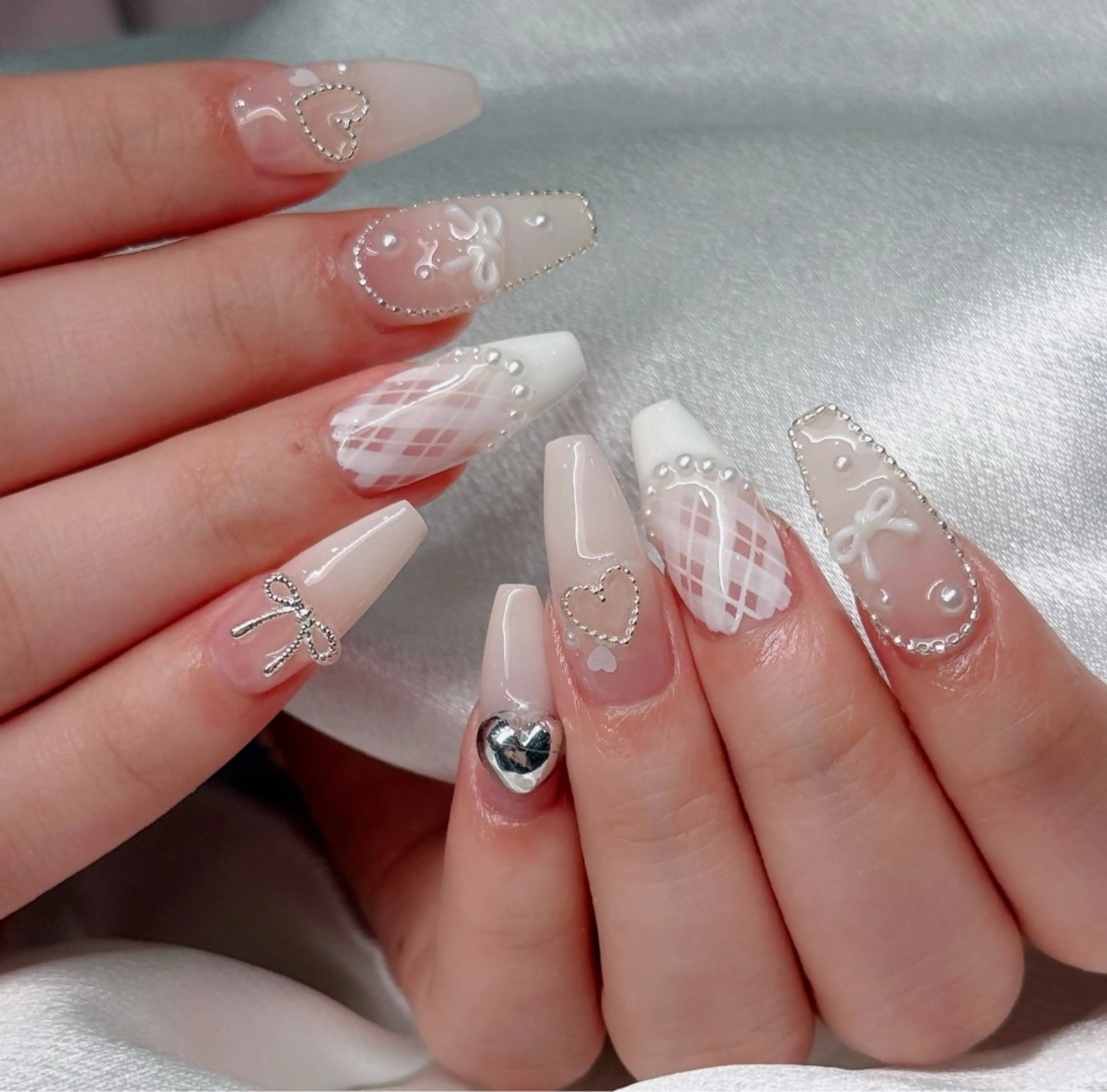 ネイル オーロラネイル ブルー チークネイル フットネイル フレンチネイル ハンドネイル REI NAのネイルデザイン