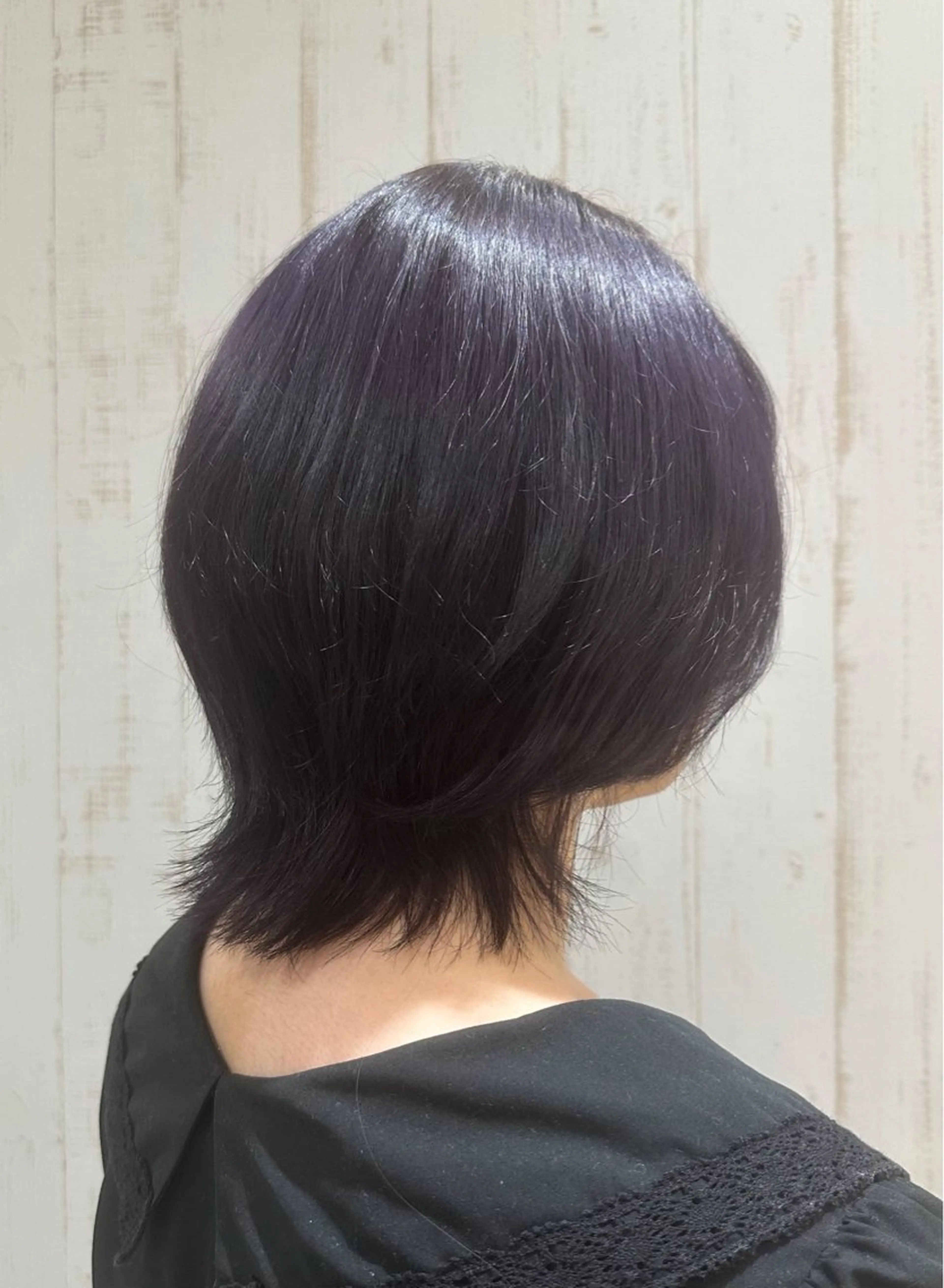 ショート カラー ブリーチ パープルカラー Moe by aria所属・飯田 冴のヘアスタイル