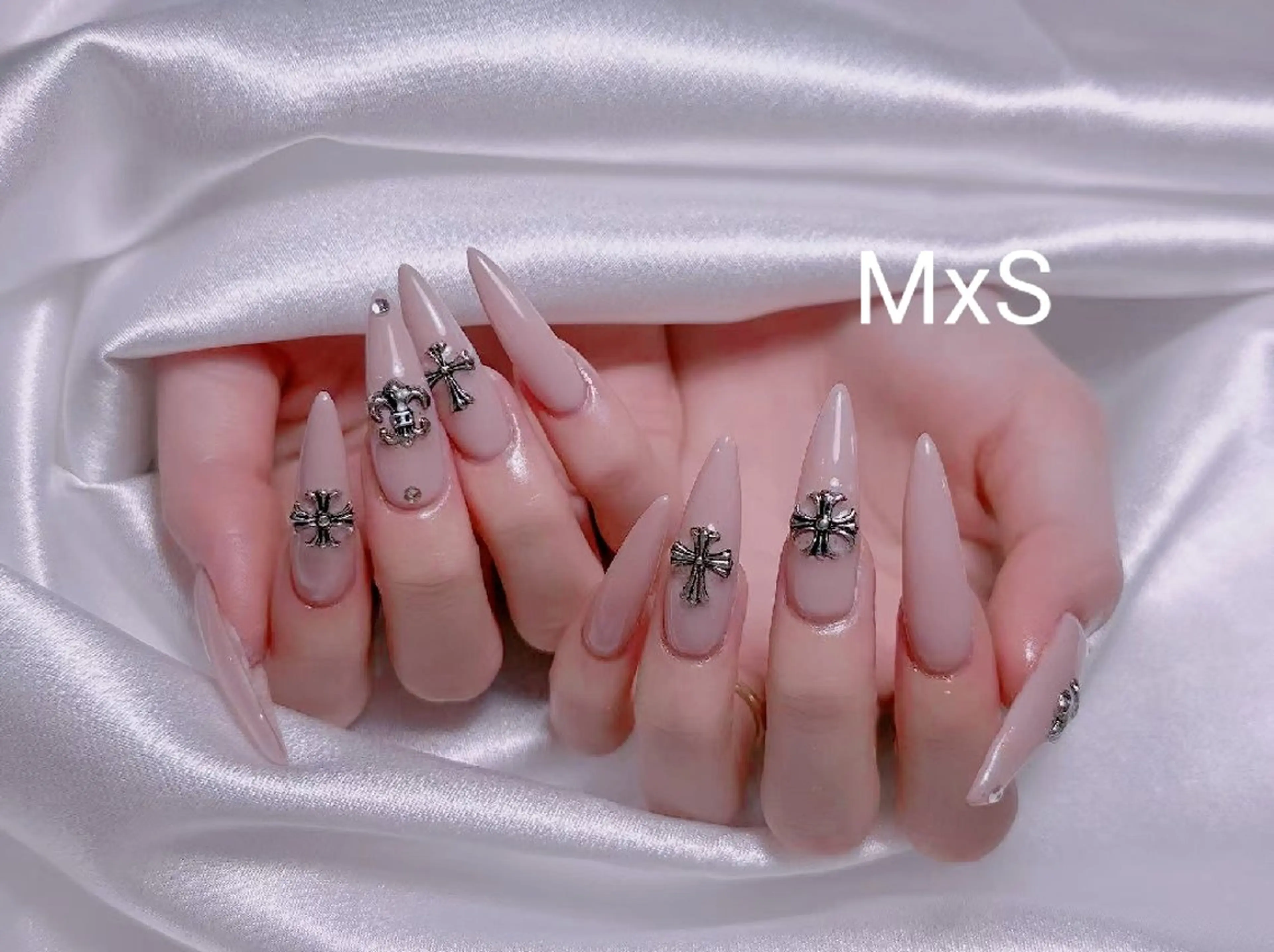 ネイル ストーンネイル ハンドネイル ハンドケア MxS リィリィのネイルデザイン