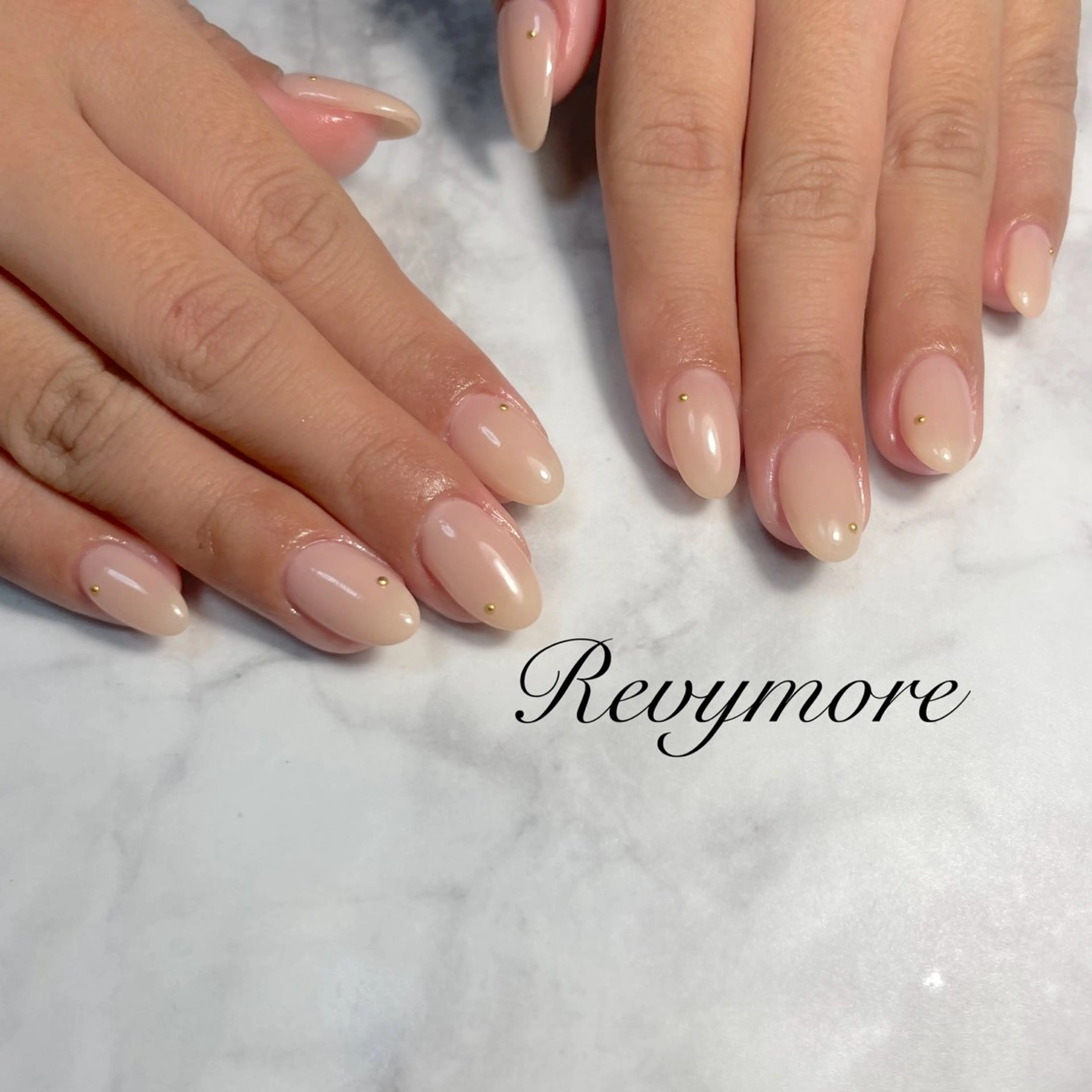 ネイル ジェルネイル キラキラネイル 韓国ネイル ニュアンスネイル オフィスネイル nail salon Revymore所属・nail salon Revymoreのネイルデザイン