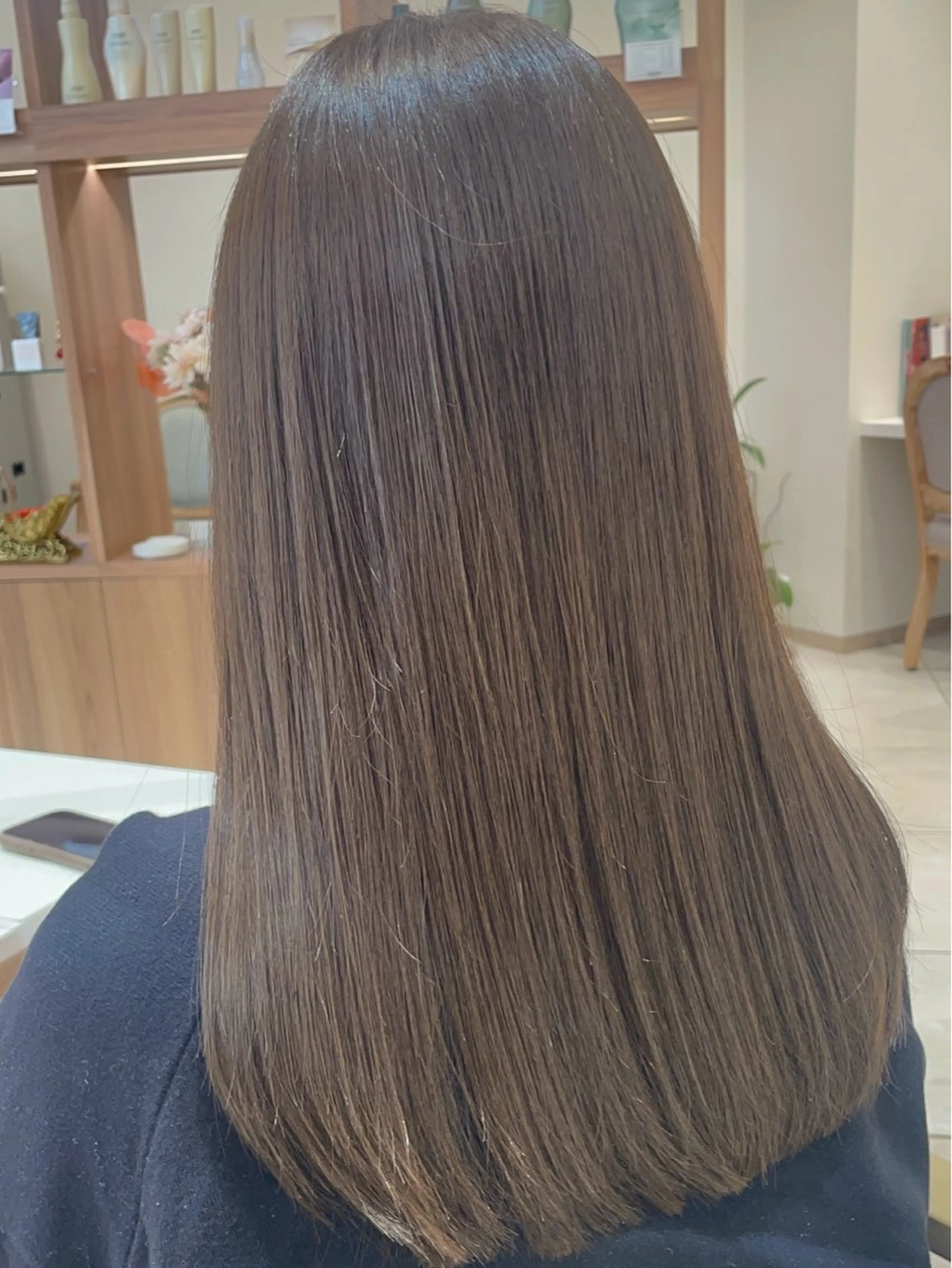 ロング カラー グレージュ ミルクティーグレージュ 髪質改善 トリートメント カット ヘアカラー トリートメント 髪質改善ケア/透明感 カラー伊藤 千尋のヘアスタイル