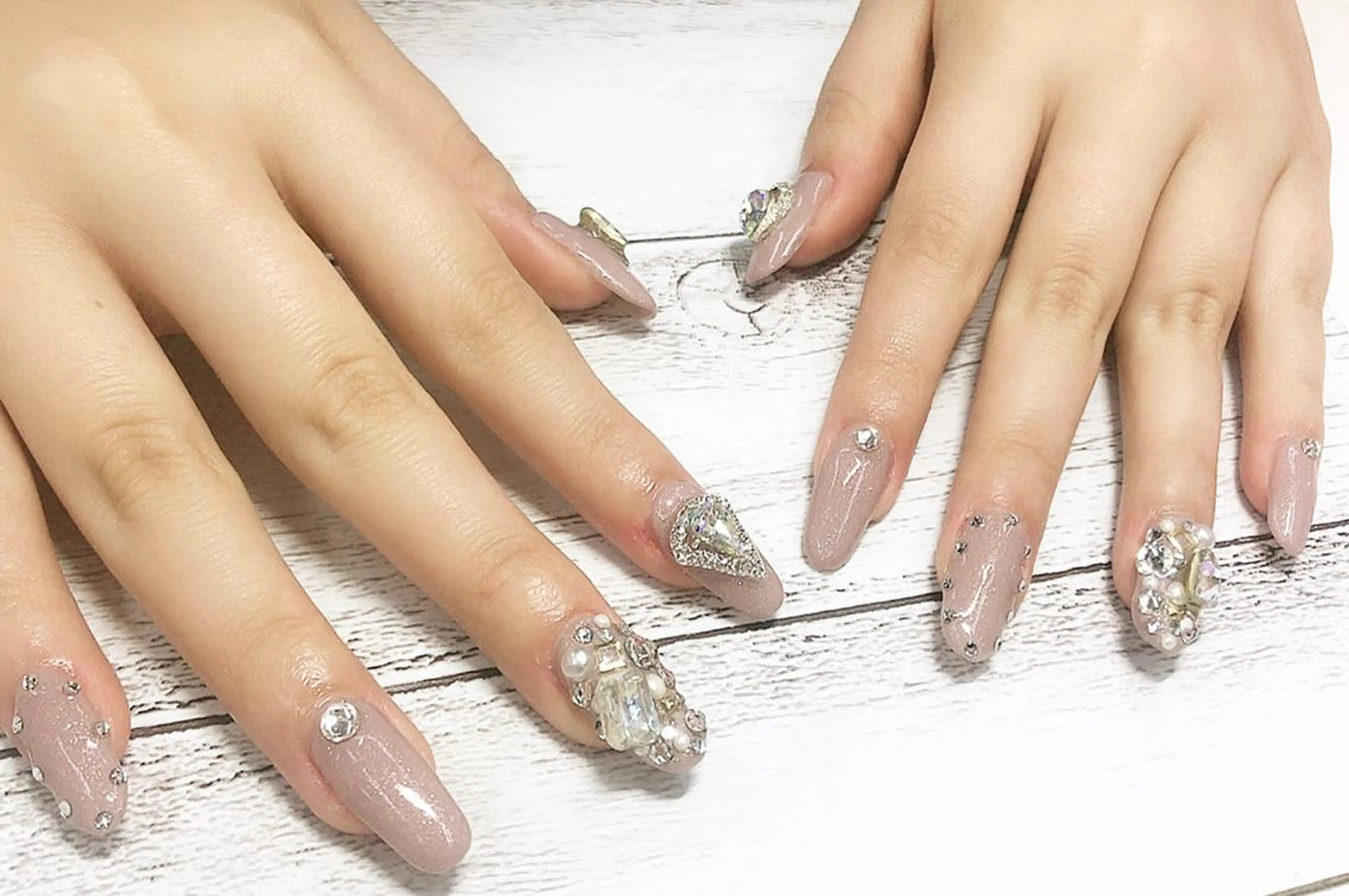 ネイル スカルプネイル ストーンネイル リラネイル Aikenのネイルデザイン