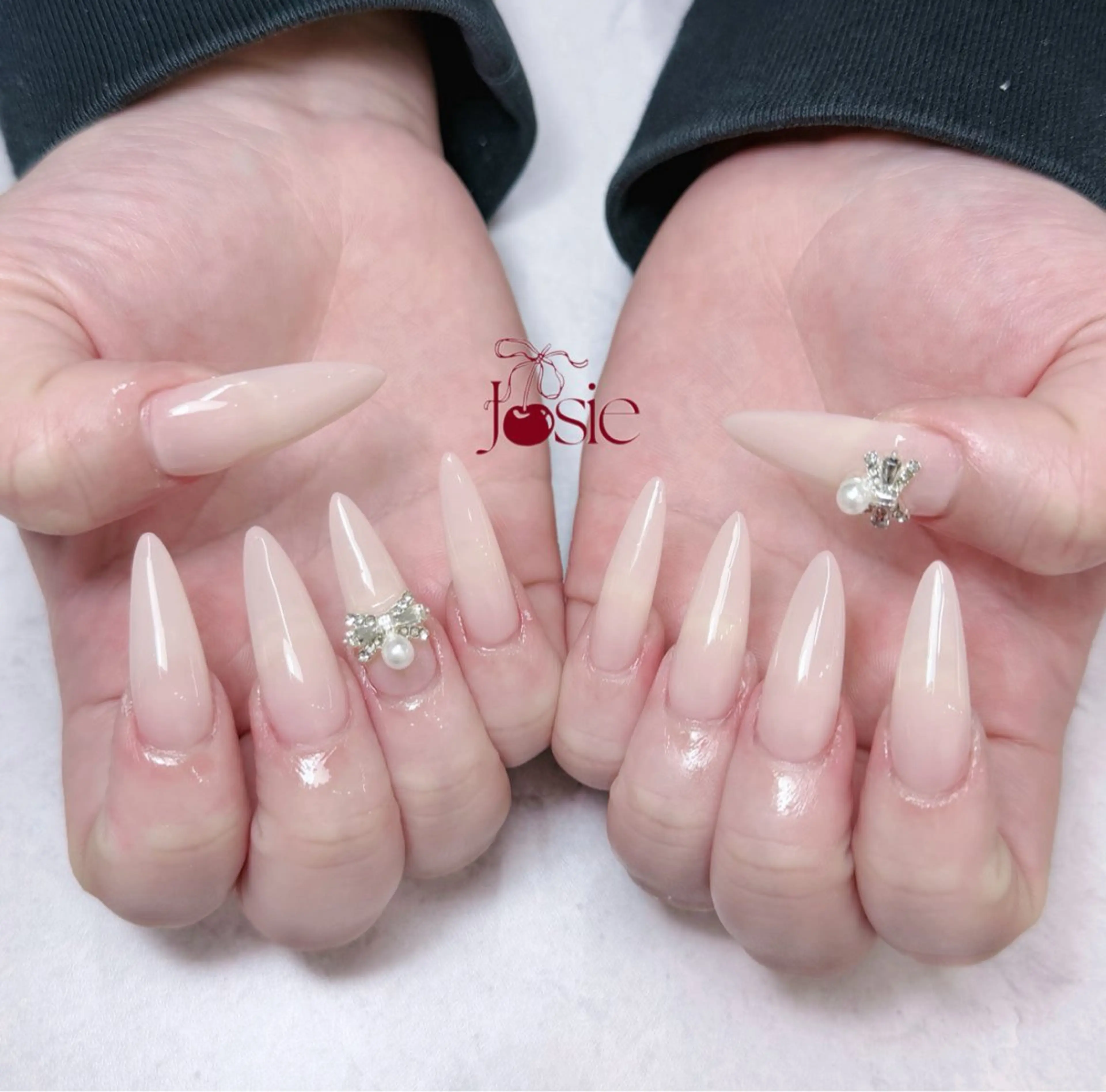 カラー グラデーションカラー ピンクカラー ハンドネイル AIN Nailのネイルデザイン