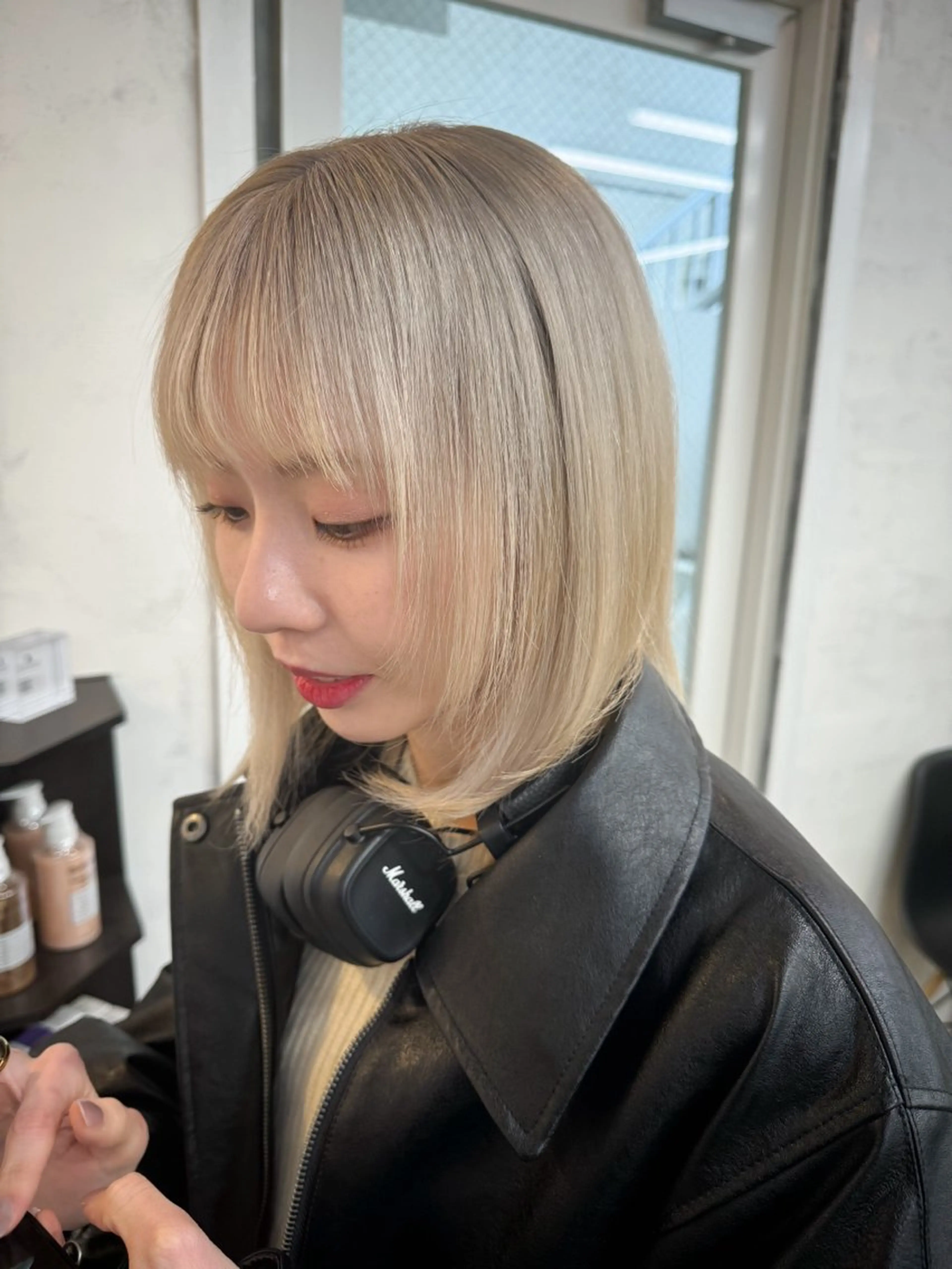 ミディアム カラー ブロンド ホワイトブロンド ヘアカラー トリートメント 縮毛矯正 髪質改善寺坂雄飛💐のヘアスタイル