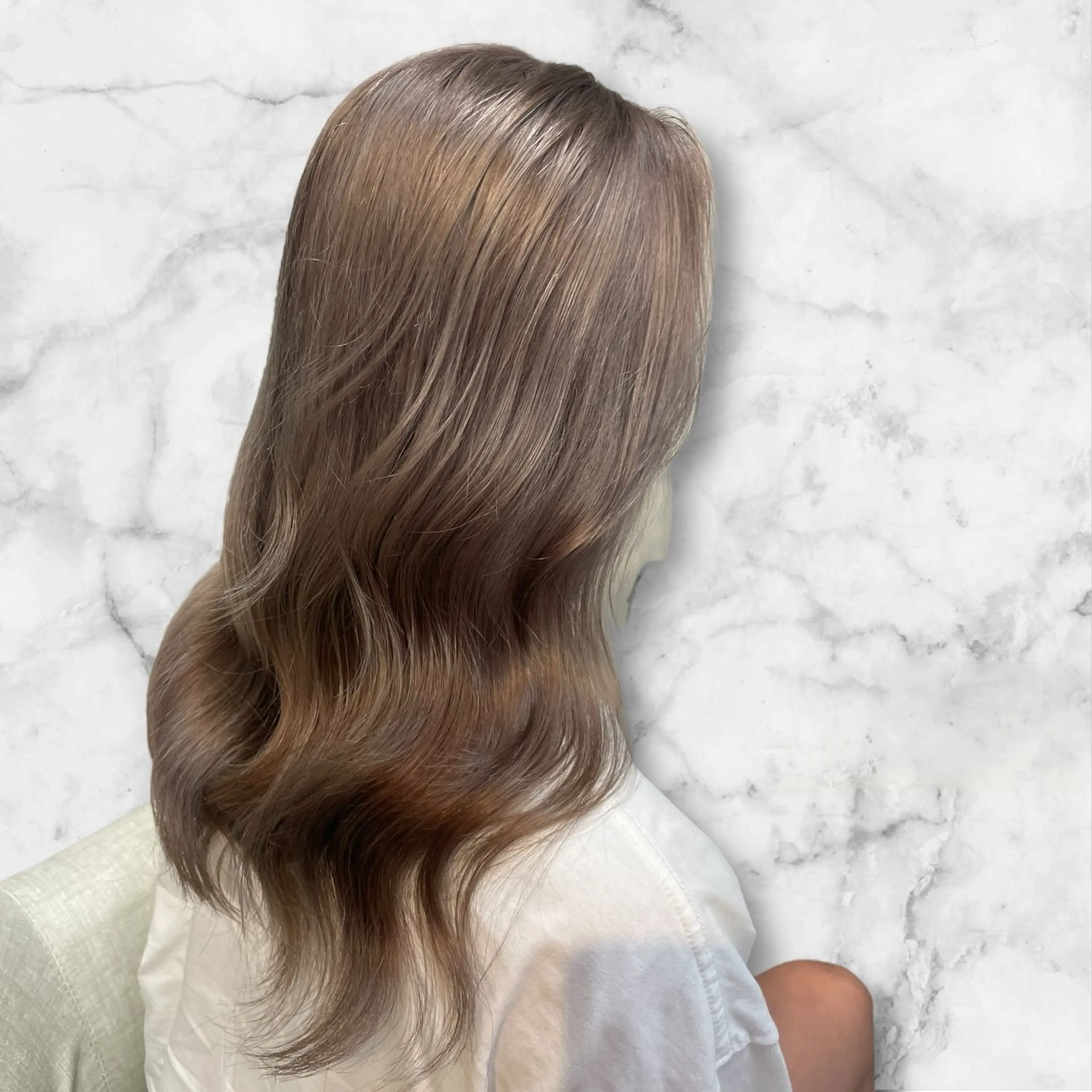 セミロング カラー ブリーチ グレージュ セルバ所属・プルシールエクステ/ ハイトーン/ブリーチのヘアスタイル