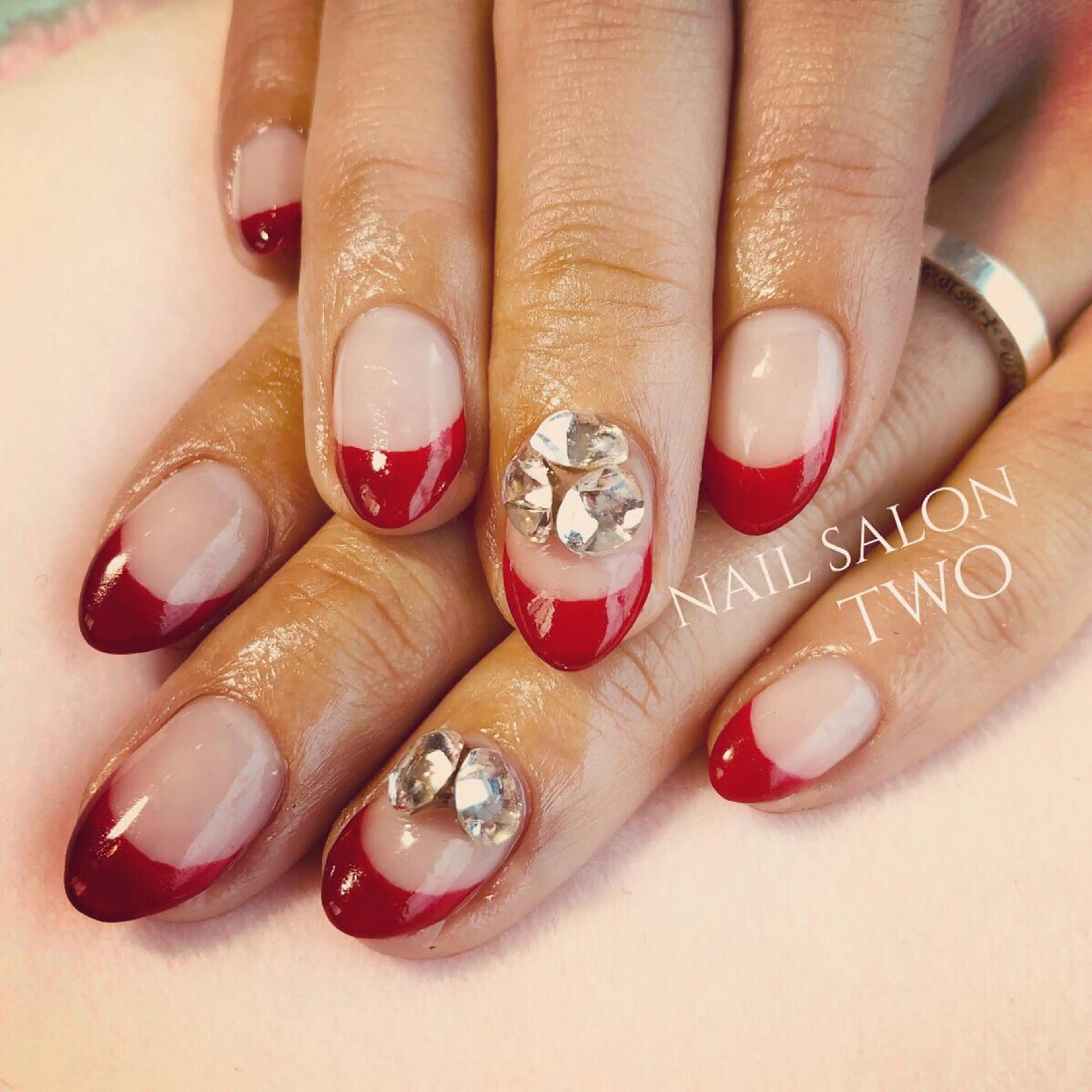 ネイル ボルドー フレンチネイル ストーンネイル two nailのネイルデザイン