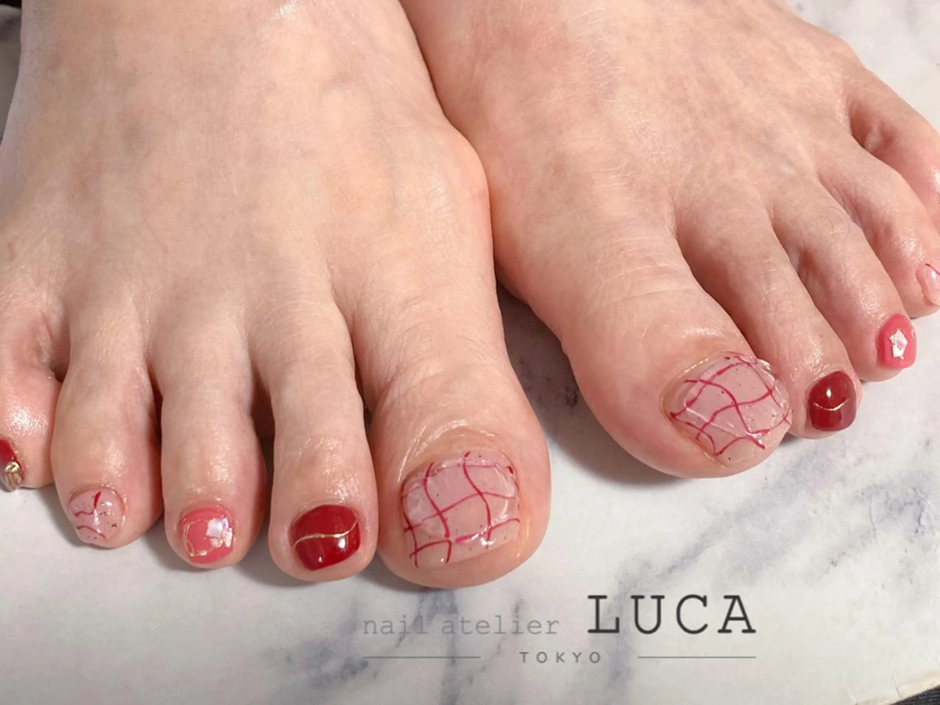 ネイル アートネイル オーロラネイル クリアネイル 長さ出し フットネイル フットネイル ネイルアトリエルカ スタッフのネイルデザイン