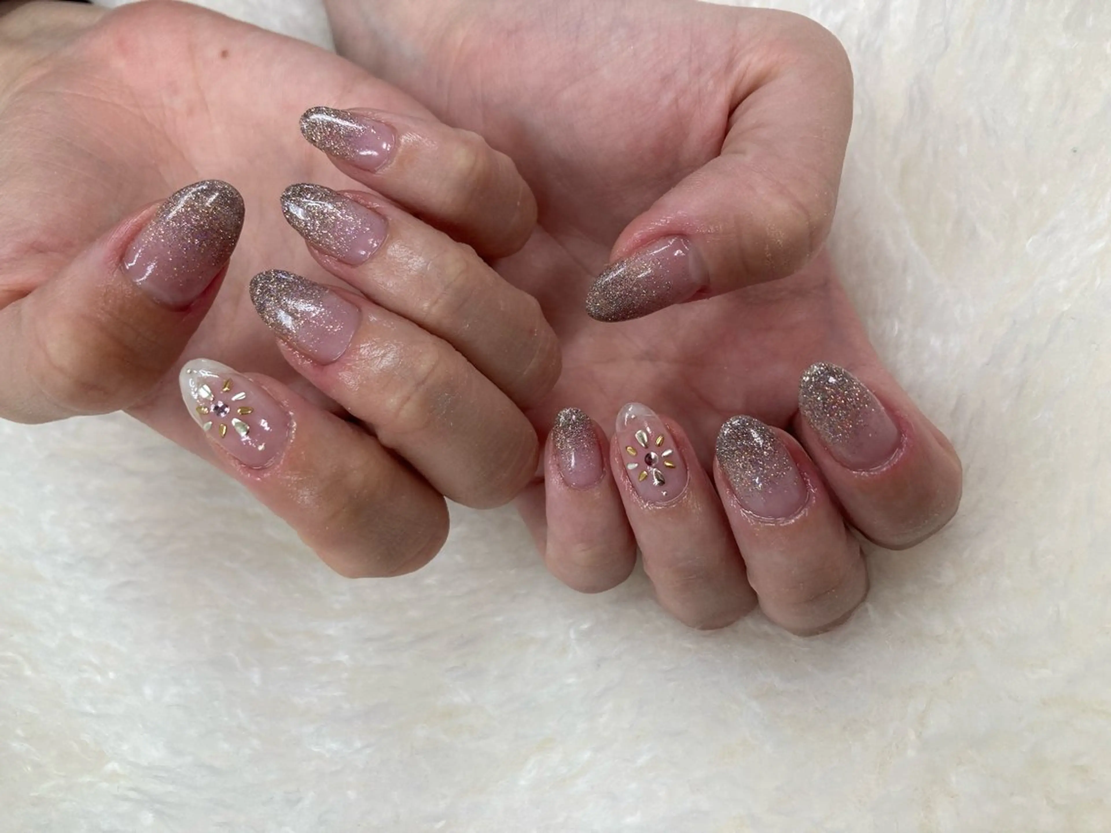 ネイル ラメ(グリッター) ラメグラデーション 手島 美空のネイルデザイン