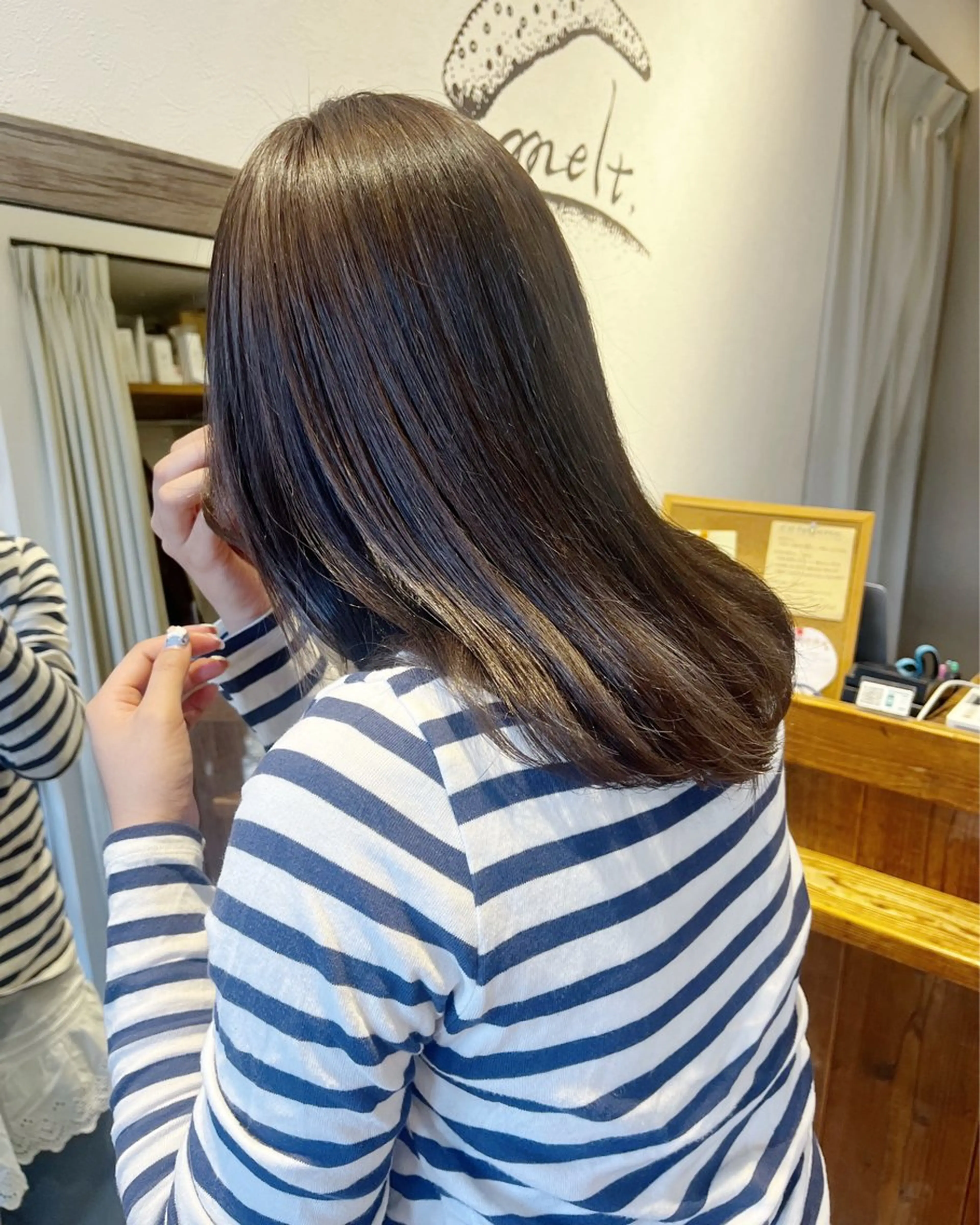 ミディアム カラー ベージュカラー カット 縮毛矯正 上品な暖色/丸みボブ Chie🪷のヘアスタイル