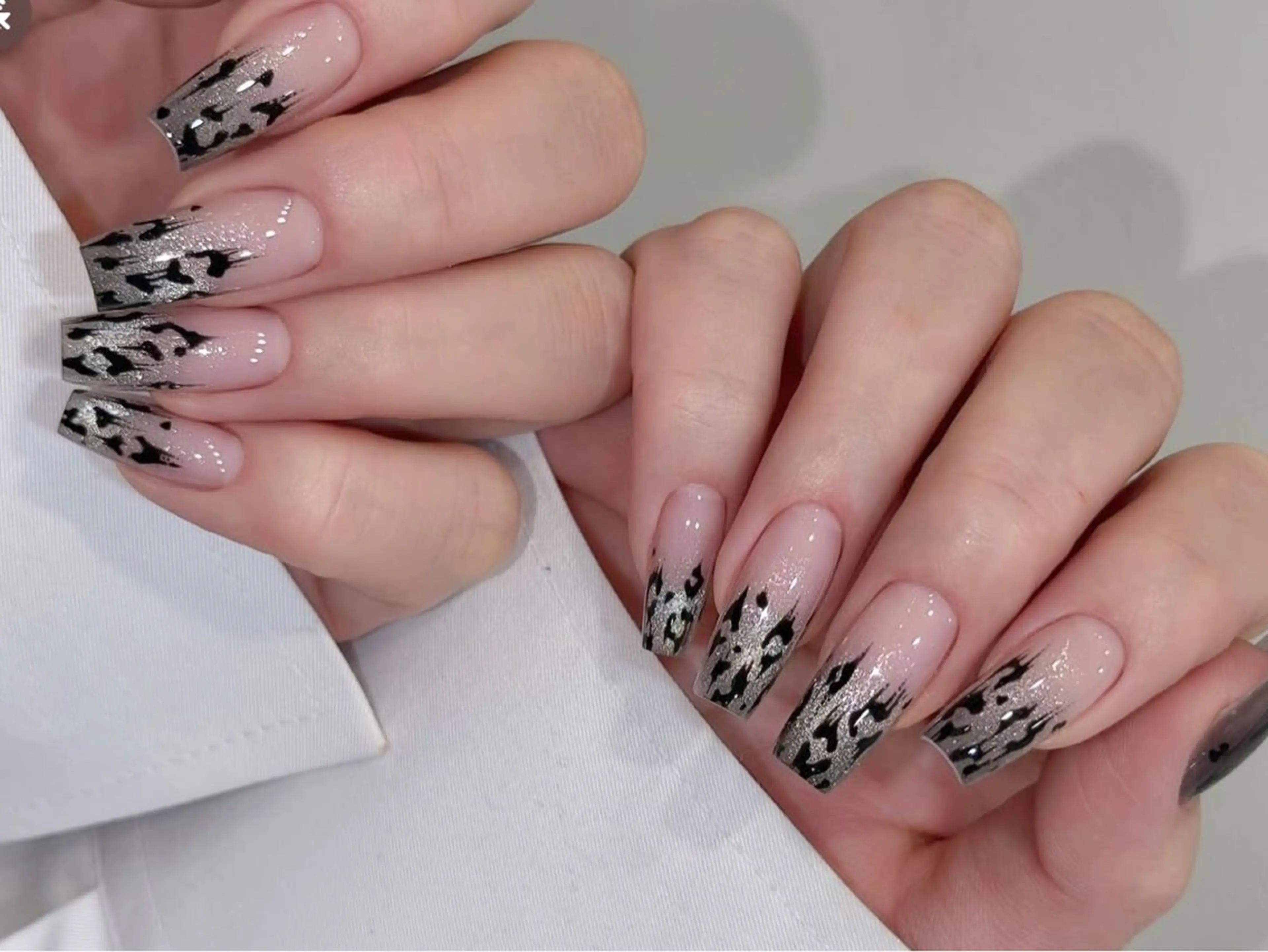 ネイル アニマル柄 グラデーション マグネットネイル ハンドネイル ハンドケア DarkHoney 池袋店のネイルデザイン