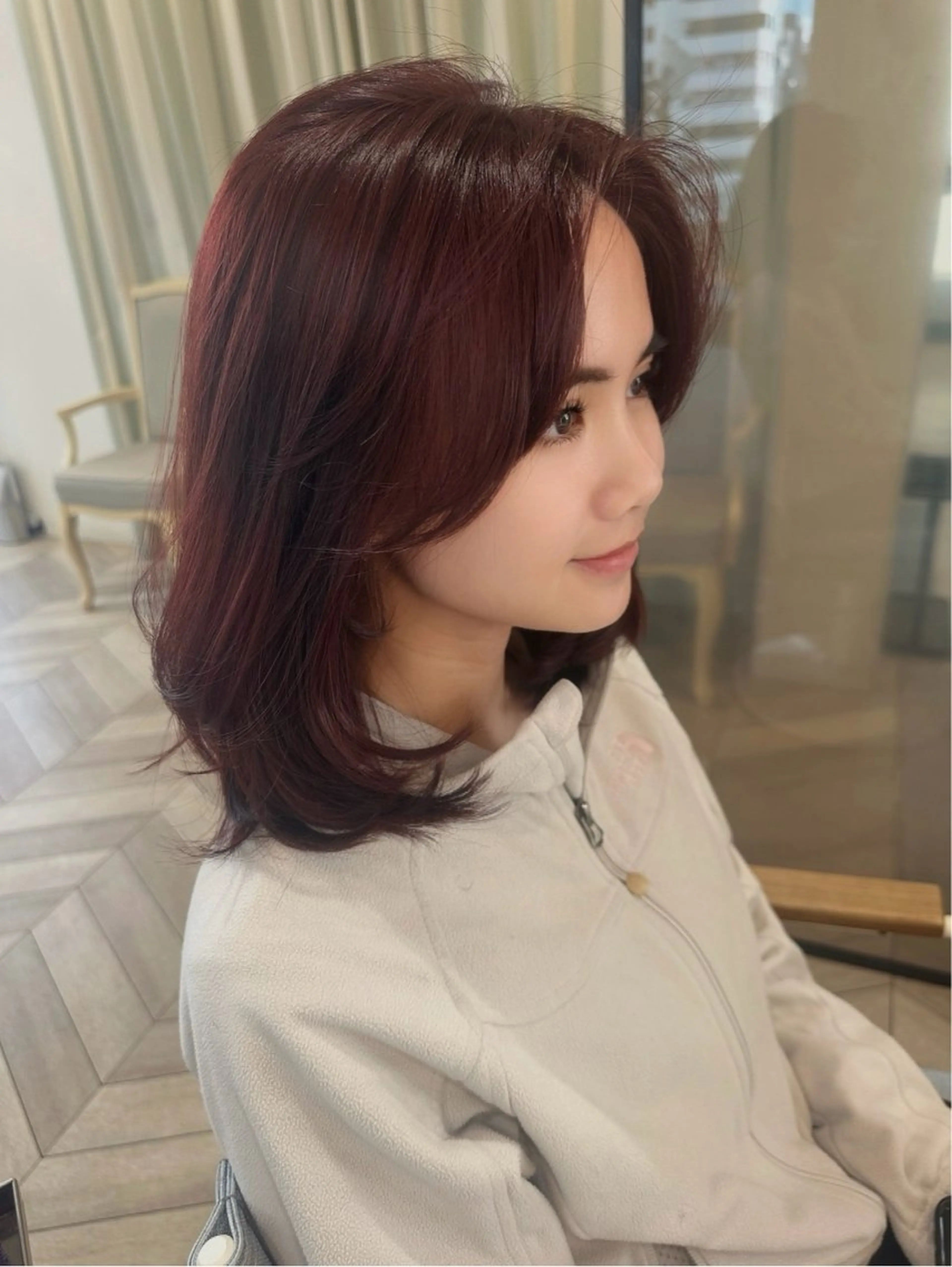 ミディアム カラー ミディアムレイヤー ブリーチ 透明感カラー ダブルカラー ブリーチなしカラー カット ヘアカラー 小顔レイヤー/ ベージュ🤍Rieのヘアスタイル
