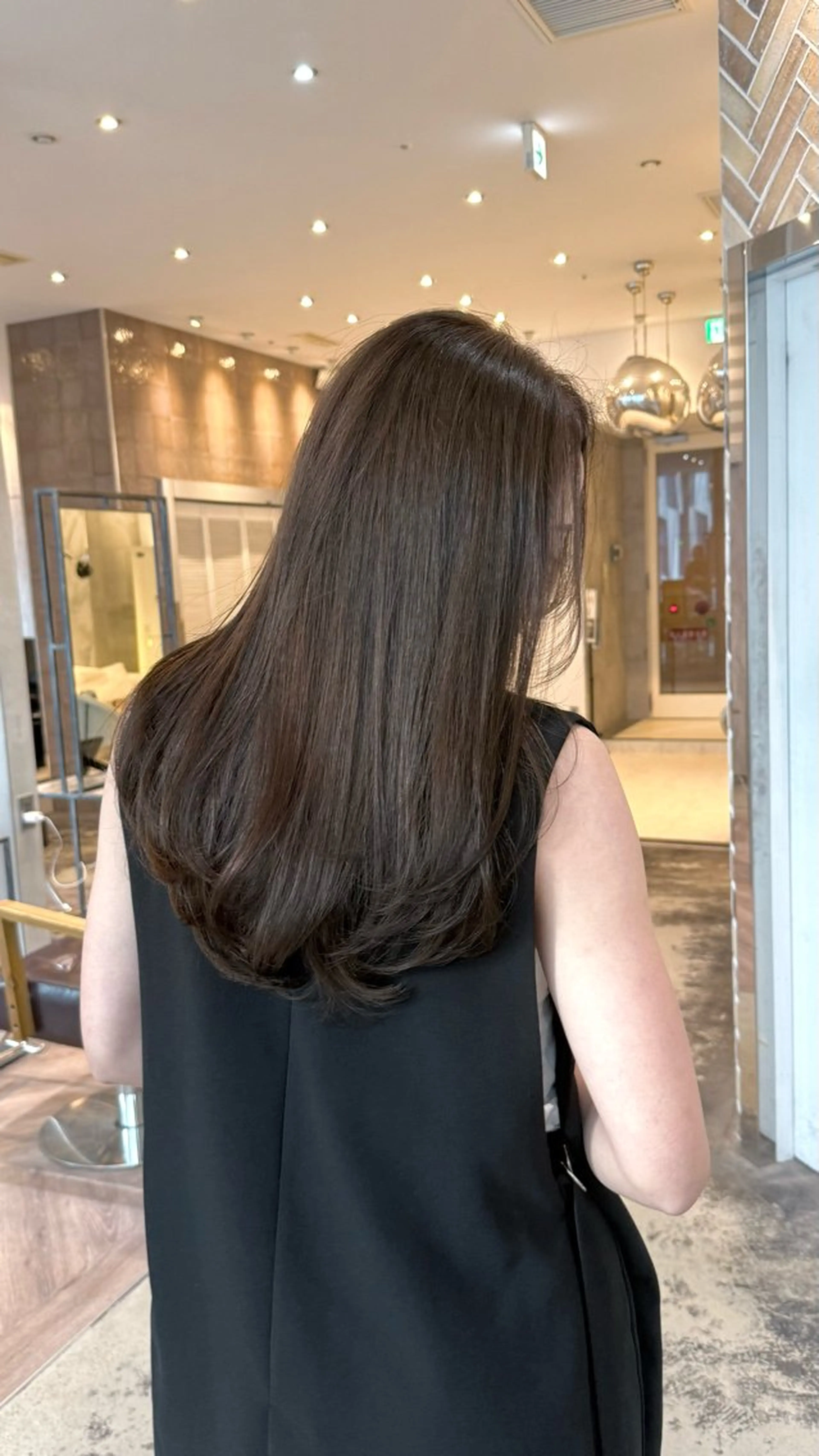 ロング カラー ロングレイヤー ブラウンカラー チョコレートブラウン レイヤーカット ロング AUBE HAIR unli所属・レイヤーカット× 髪質改善カラー 片山のヘアスタイル