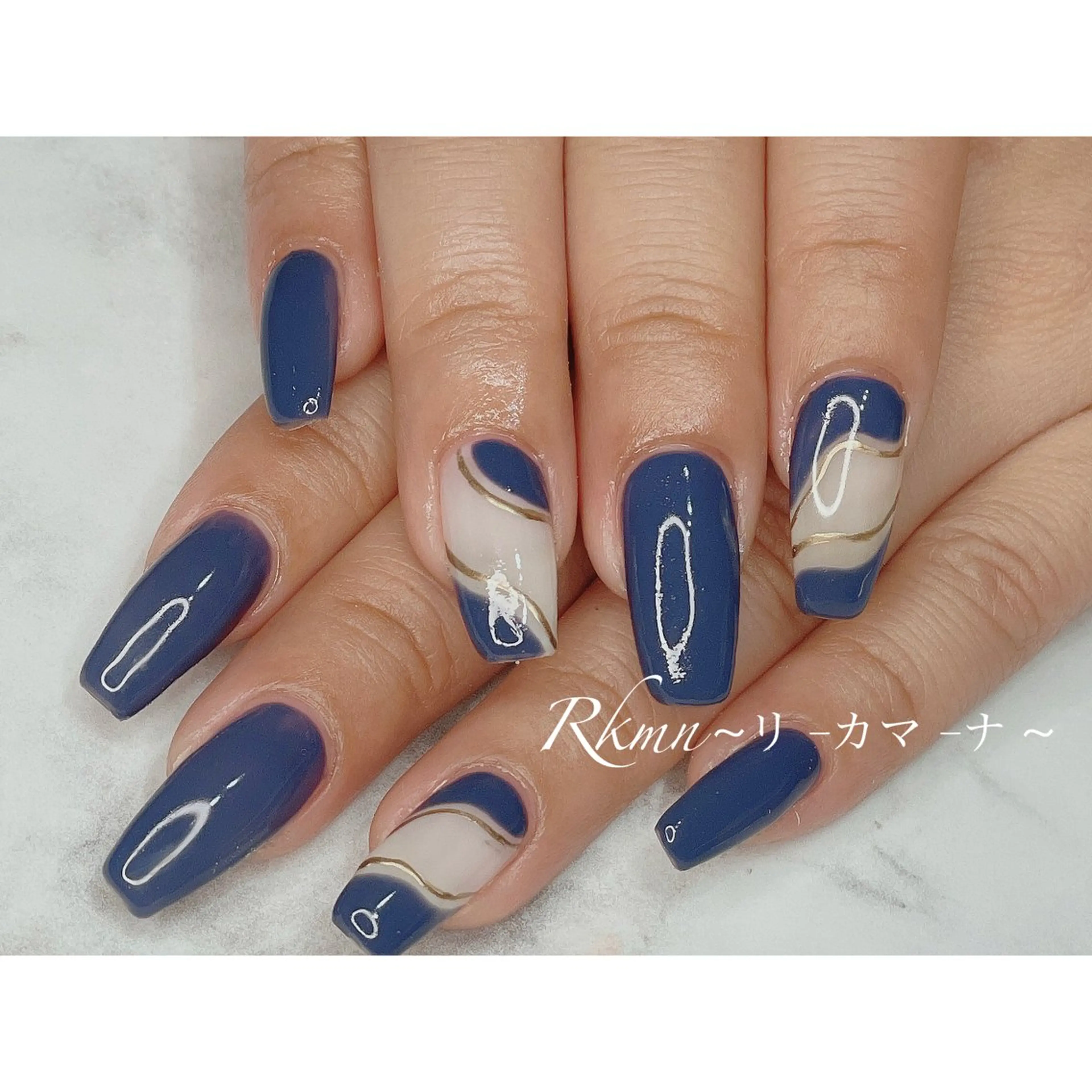 ネイル アートネイル ブルー ミラーネイル ニュアンスネイル 春ネイル ハンドネイル フットネイル ハンドケア Rkmn ~リ-カマ-ナ~のネイルデザイン