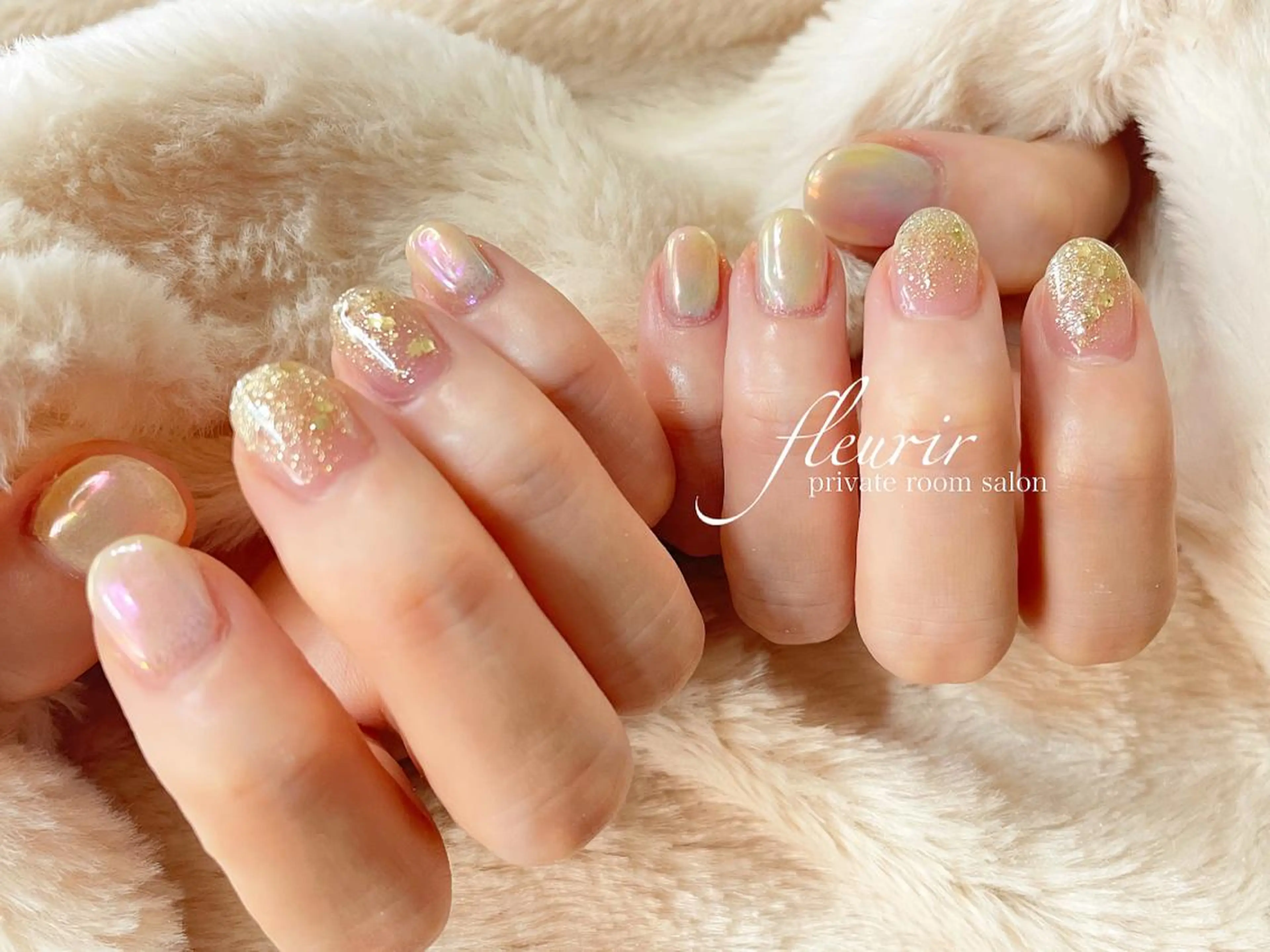 ネイル オーロラネイル ゴールド グラデーション ラメ(グリッター) ラメグラデーション フルリール 【プライベートサロンのネイルデザイン