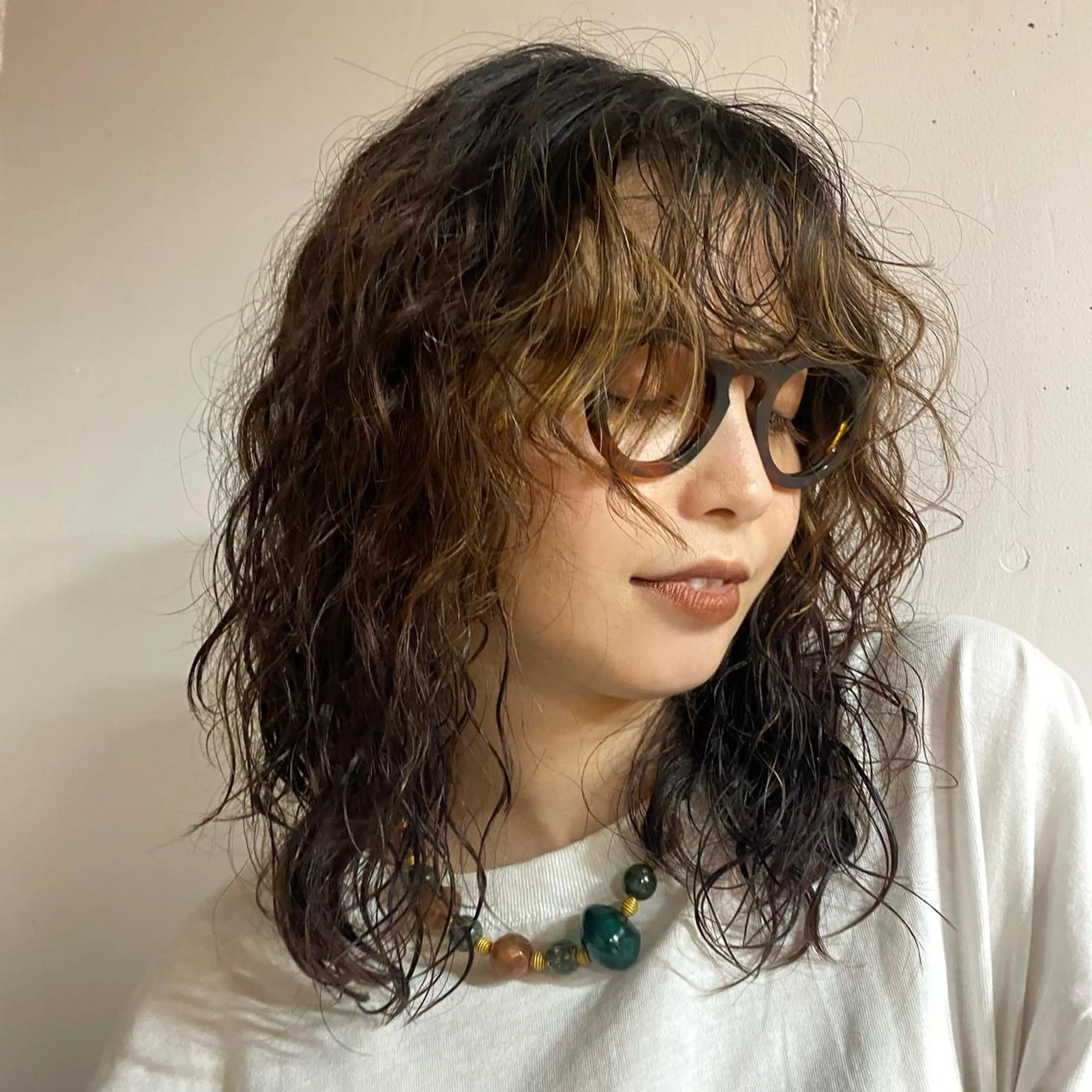 ミディアム パーマ ミディアムパーマ くせ毛 ハイライト Yuki☺︎パーマ レイヤーカットのヘアスタイル