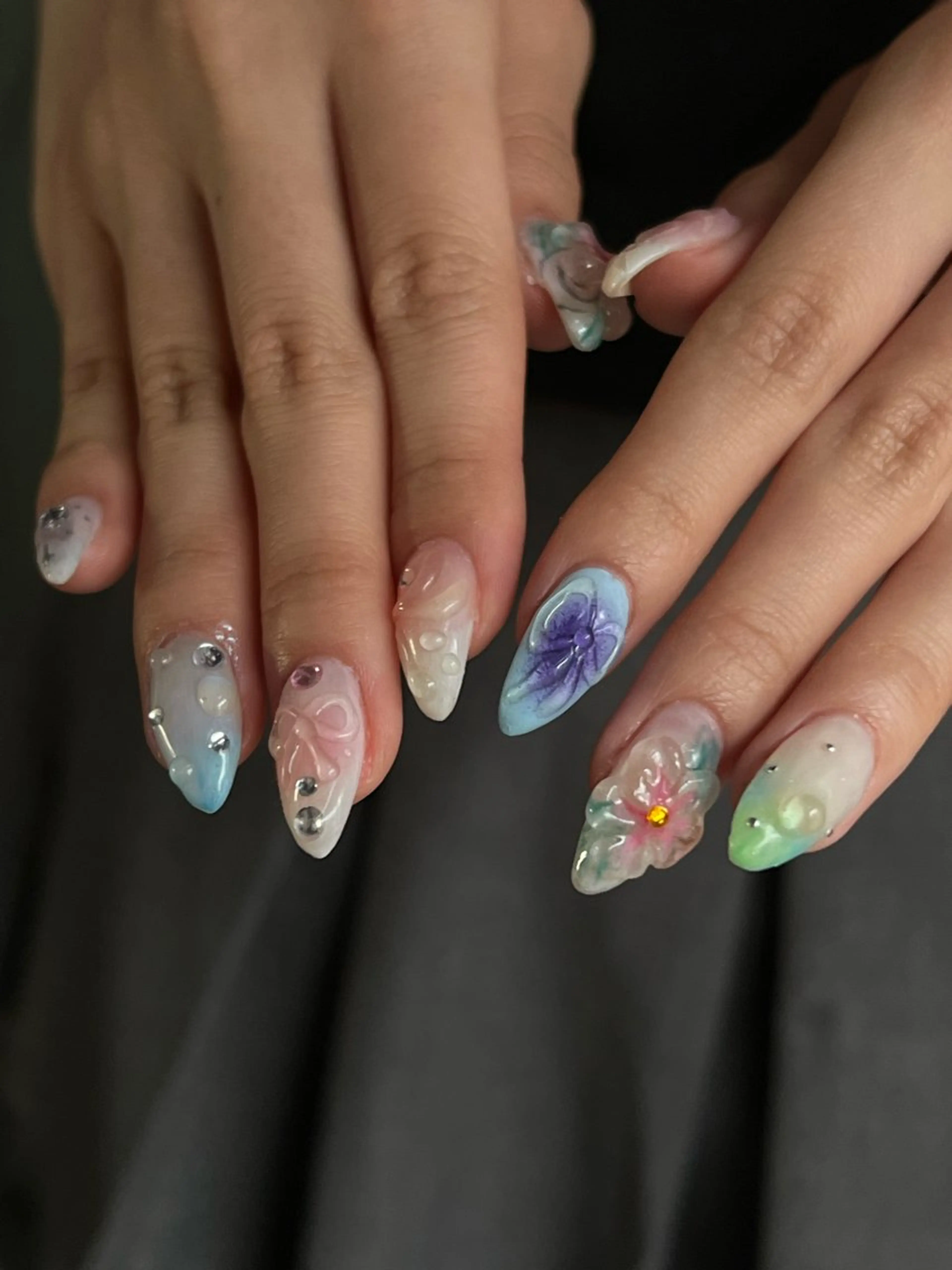 ネイル ハンドネイル フットネイル Hata nail 🎀個性派ニュアンスのネイルデザイン