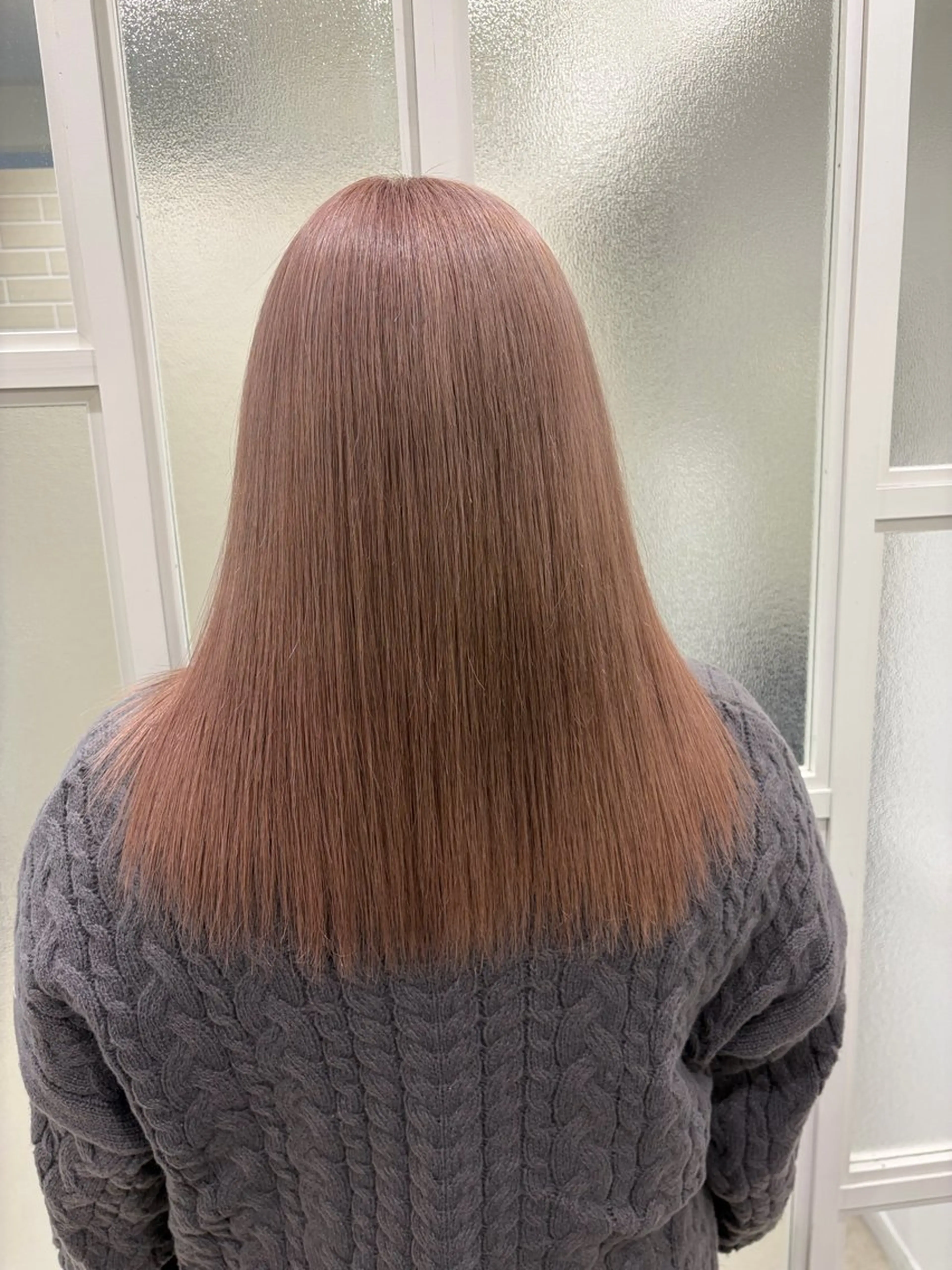 カラー ベージュカラー ピンクカラー ピンクベージュ ヘアカラー トリートメント レイヤーと縮毛矯正 で生きてる人のヘアスタイル