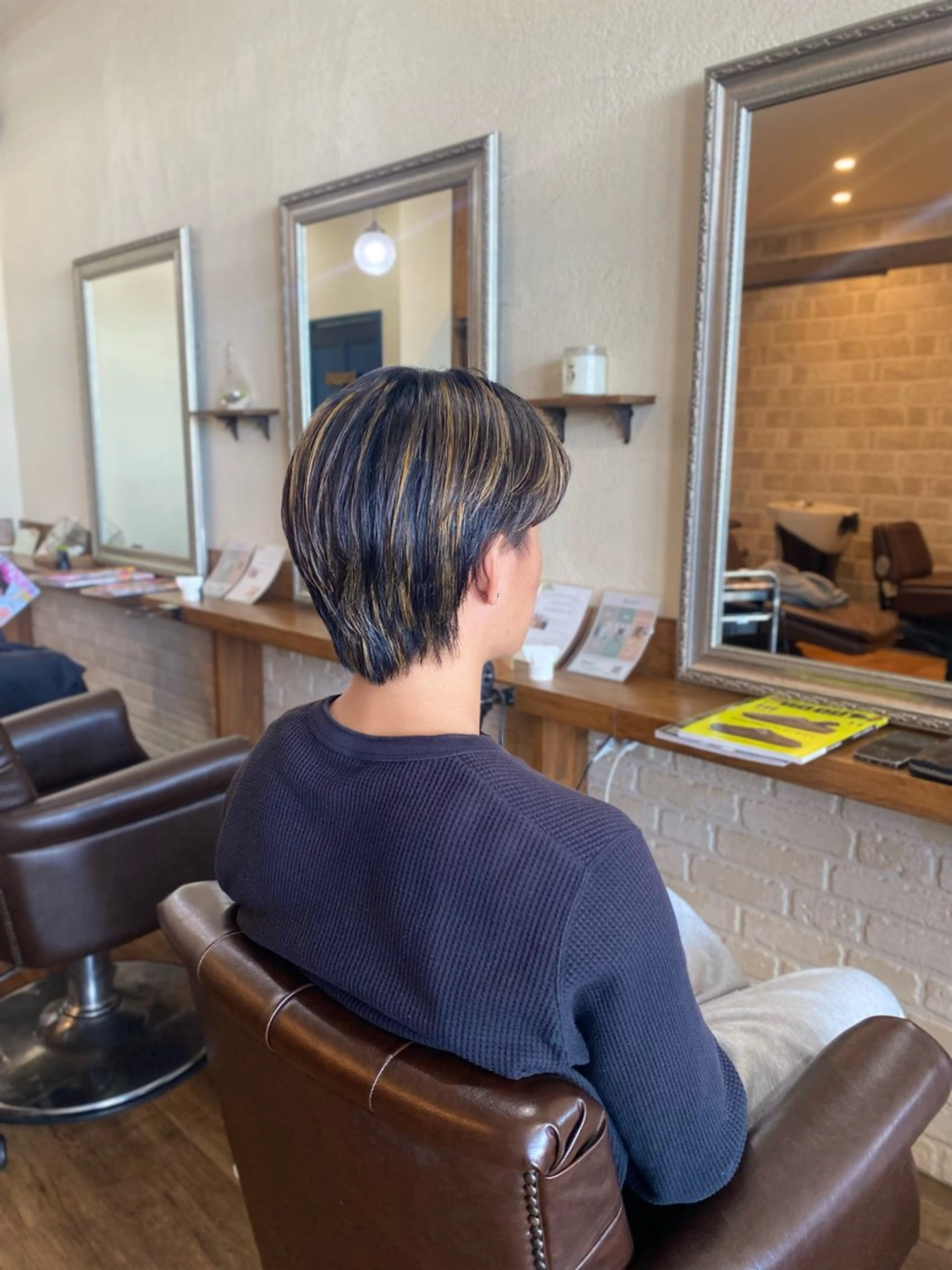 ショート ヘアカラー 肥田 夕蘭のヘアスタイル
