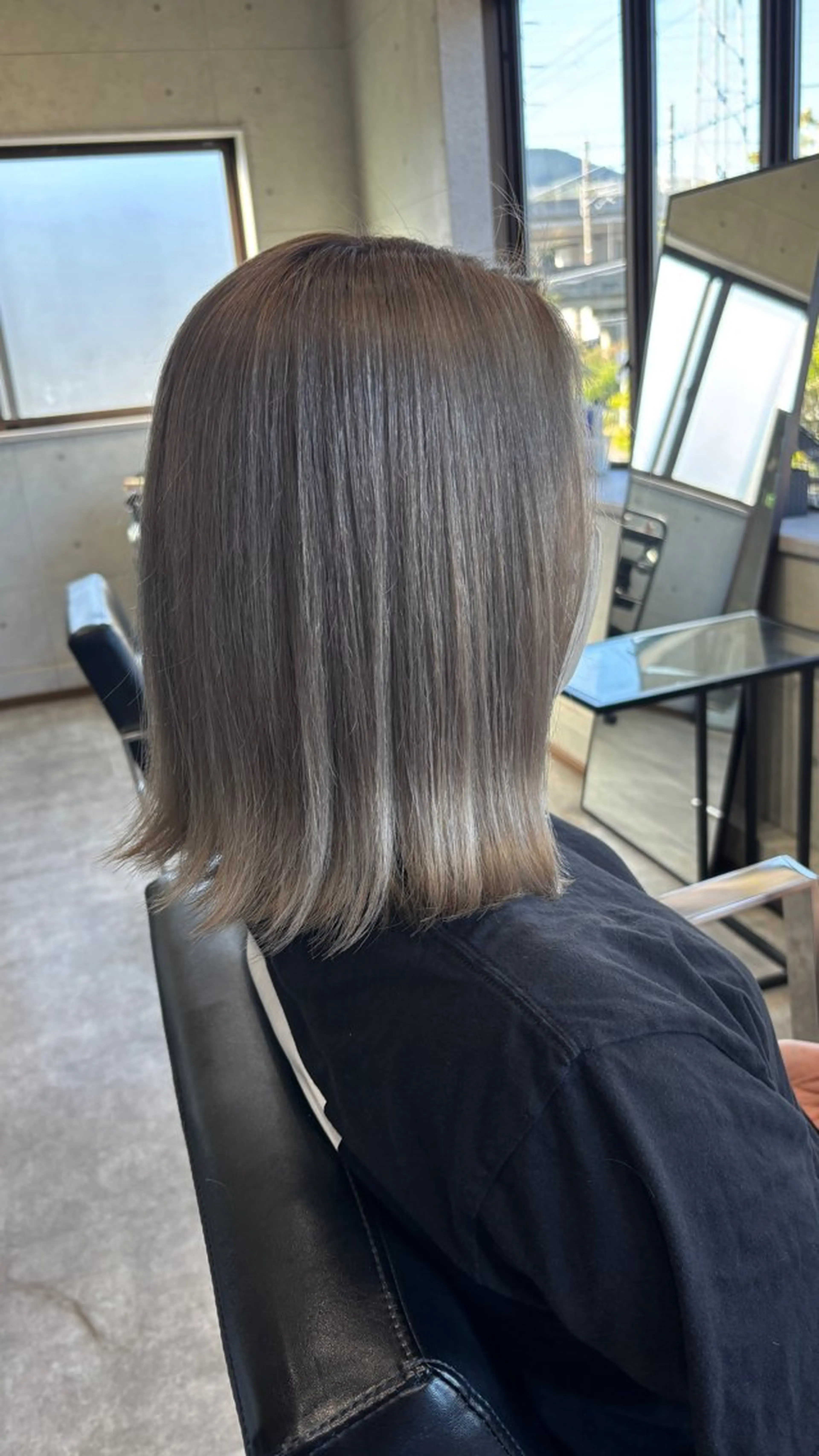 ミディアム ショートボブ ボブ ハイライト 髪質改善 レイヤーカット カット ヘアカラー REVE美容室 REVEマツエクのヘアスタイル
