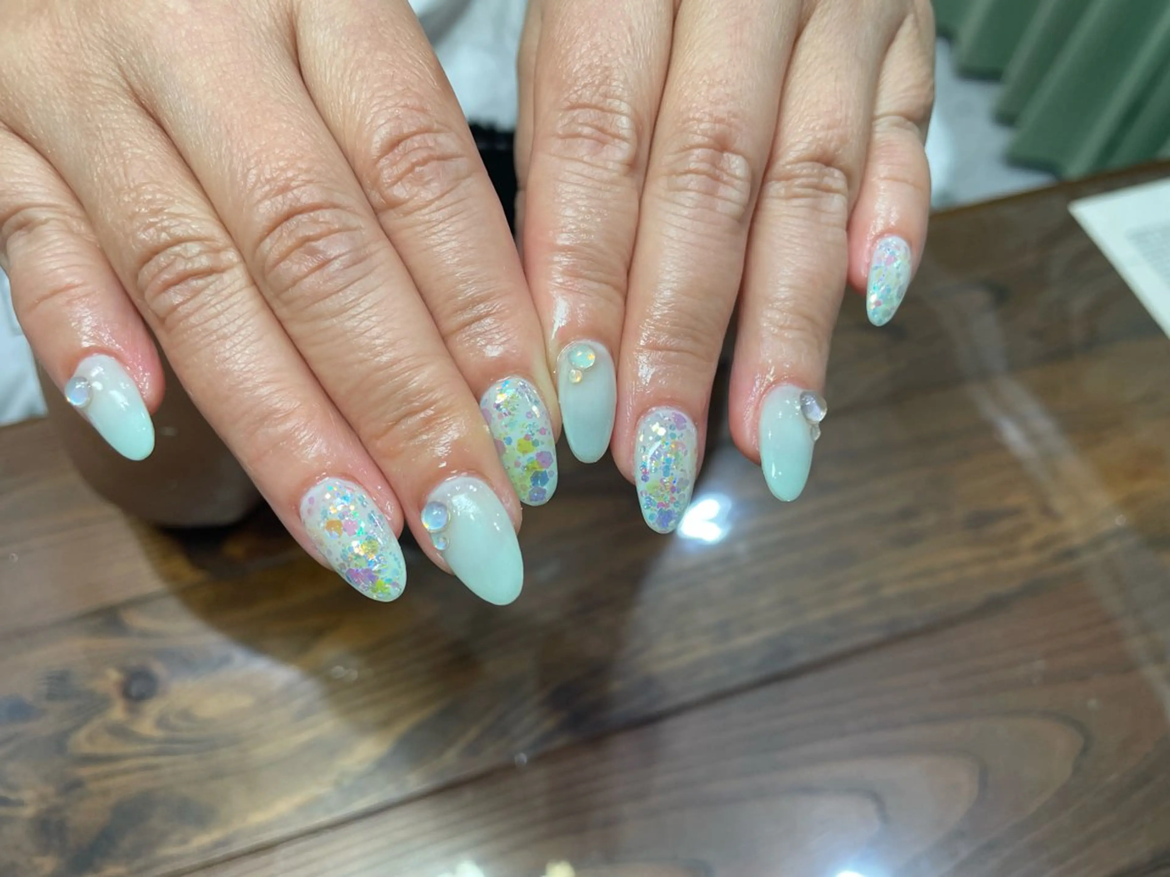 ネイル ホログラムネイル ハンドネイル nailsalon SWATiのネイルデザイン