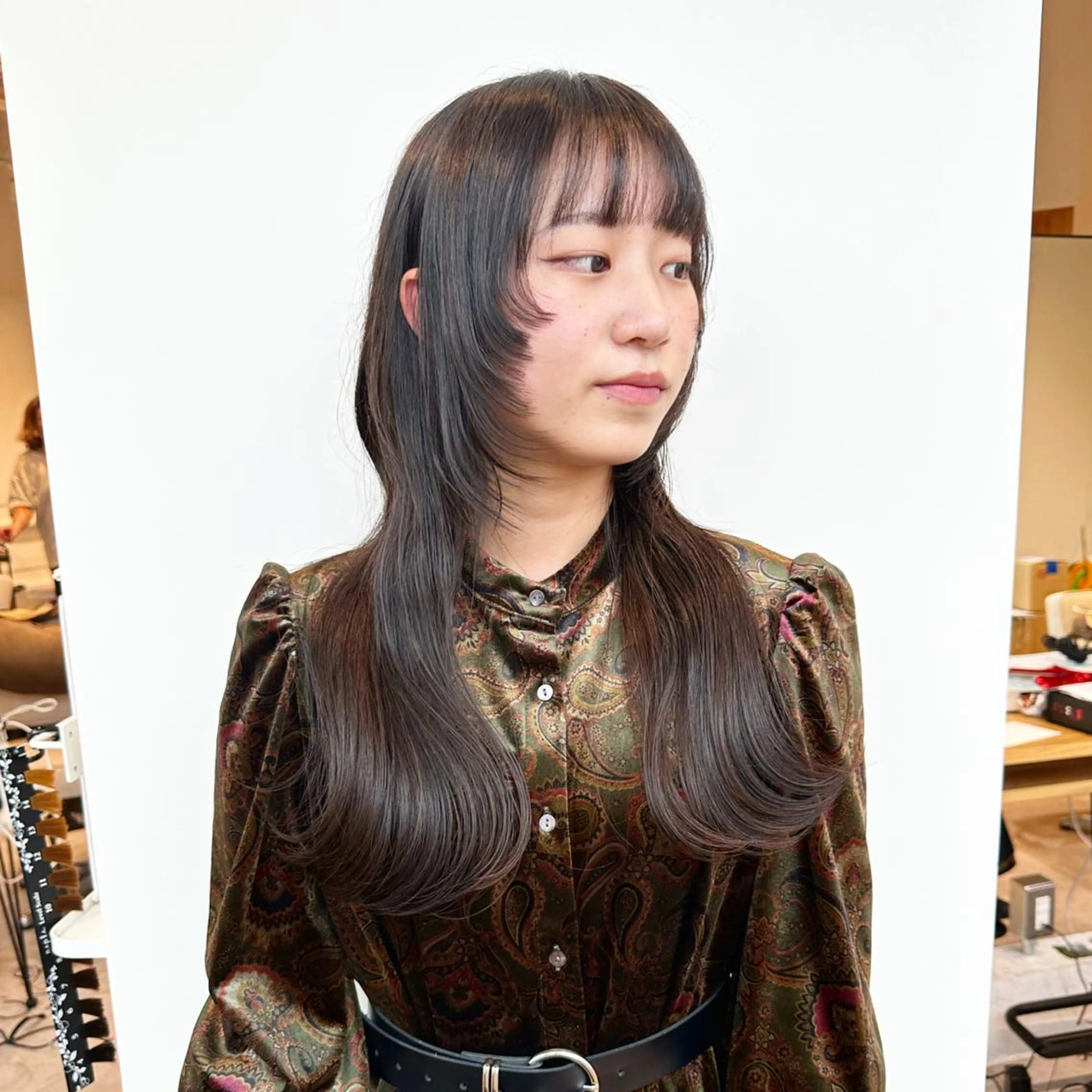 ミディアム ボブ 顔まわりレイヤー 顔周りカット ハッシュカット 姫カット カット トリートメント 大阪ウルフカット ハッシュカットのヘアスタイル