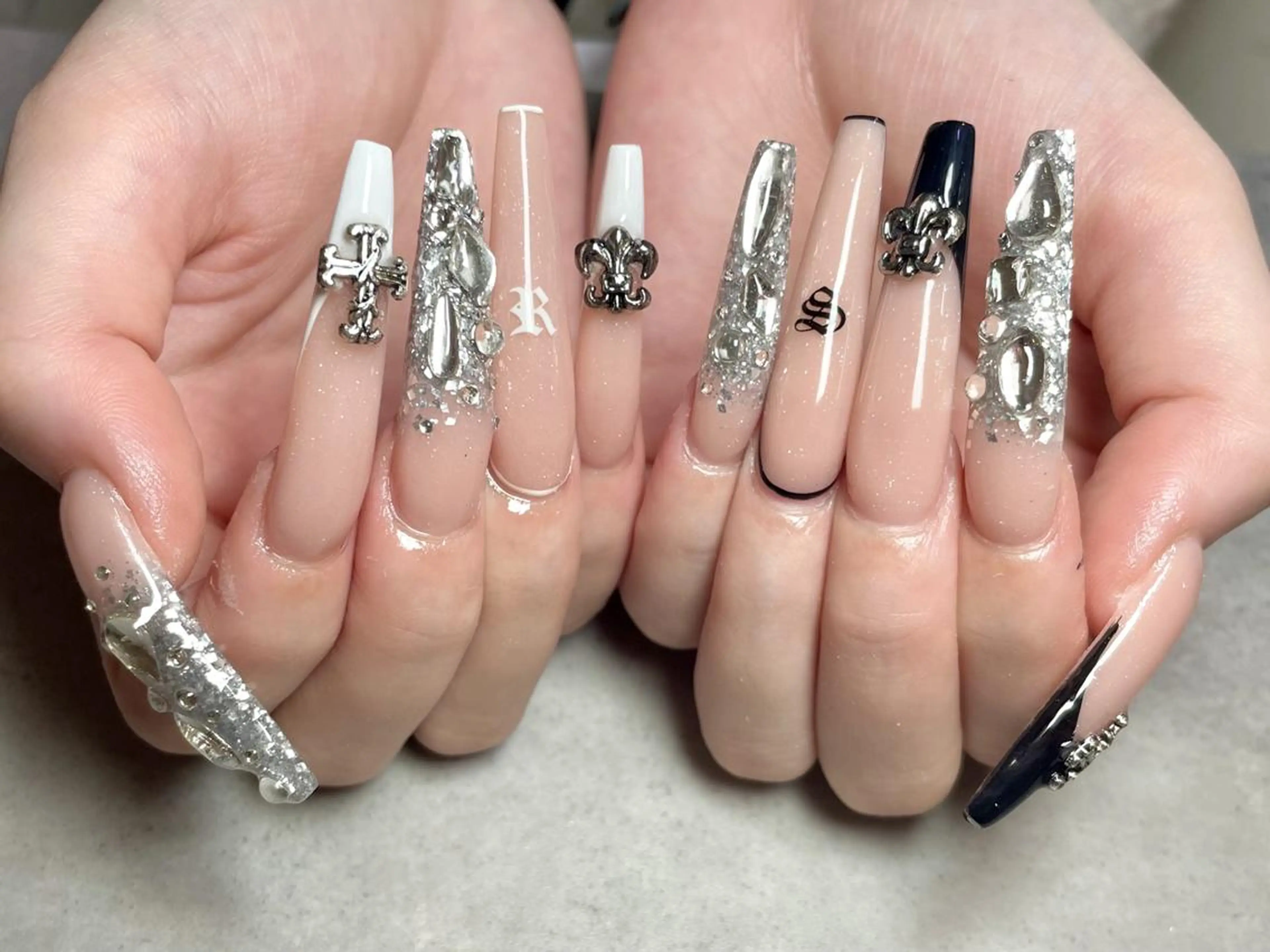 ネイル elu ：nail＆eyeのネイルデザイン