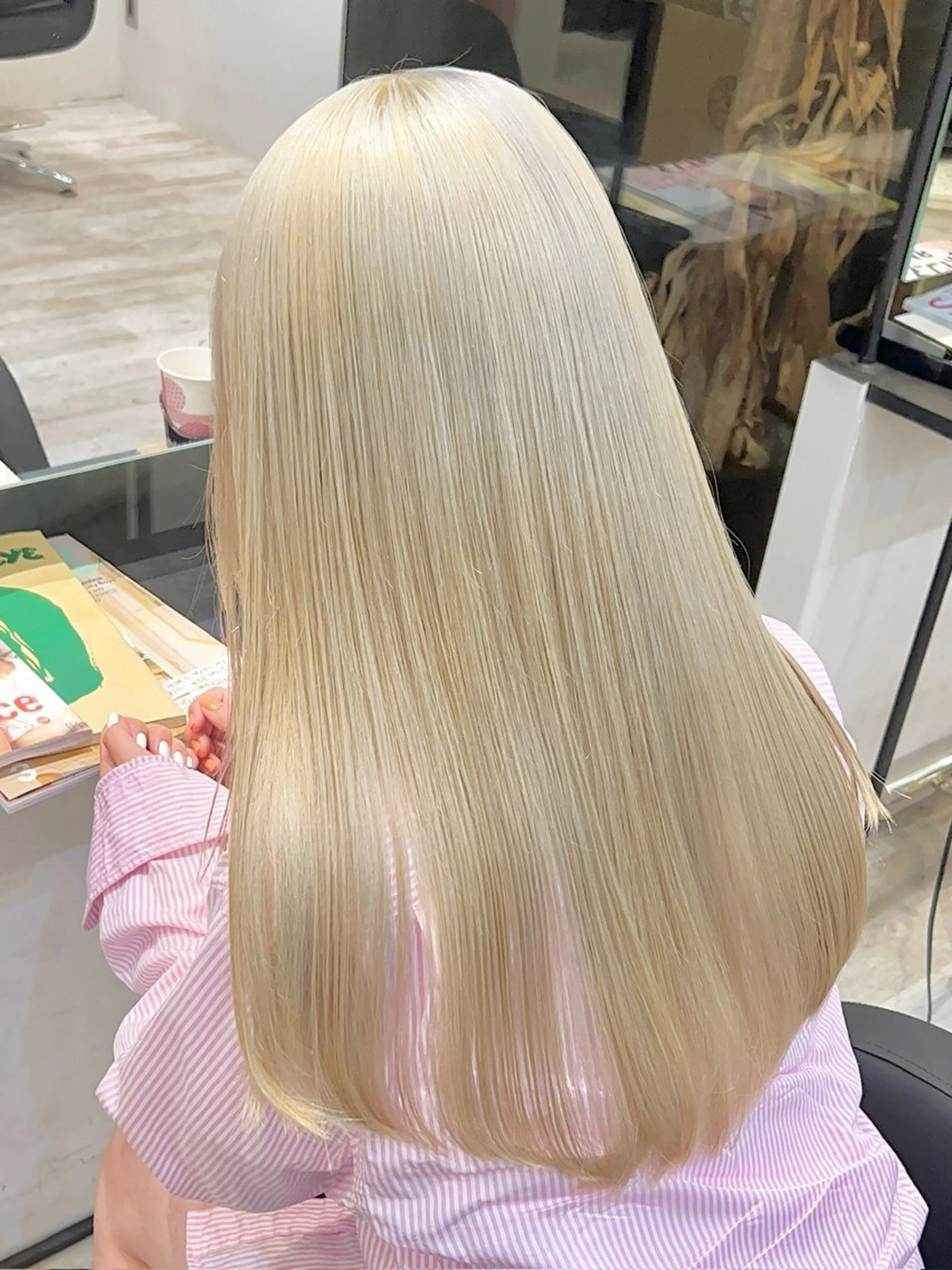 ロング カラー アッシュ ベージュカラー ブリーチ ブロンド ブラウンカラー カット ヘアカラー トリートメント ブリーチ　ハイトーン 特化🌈フジタハルキのヘアスタイル