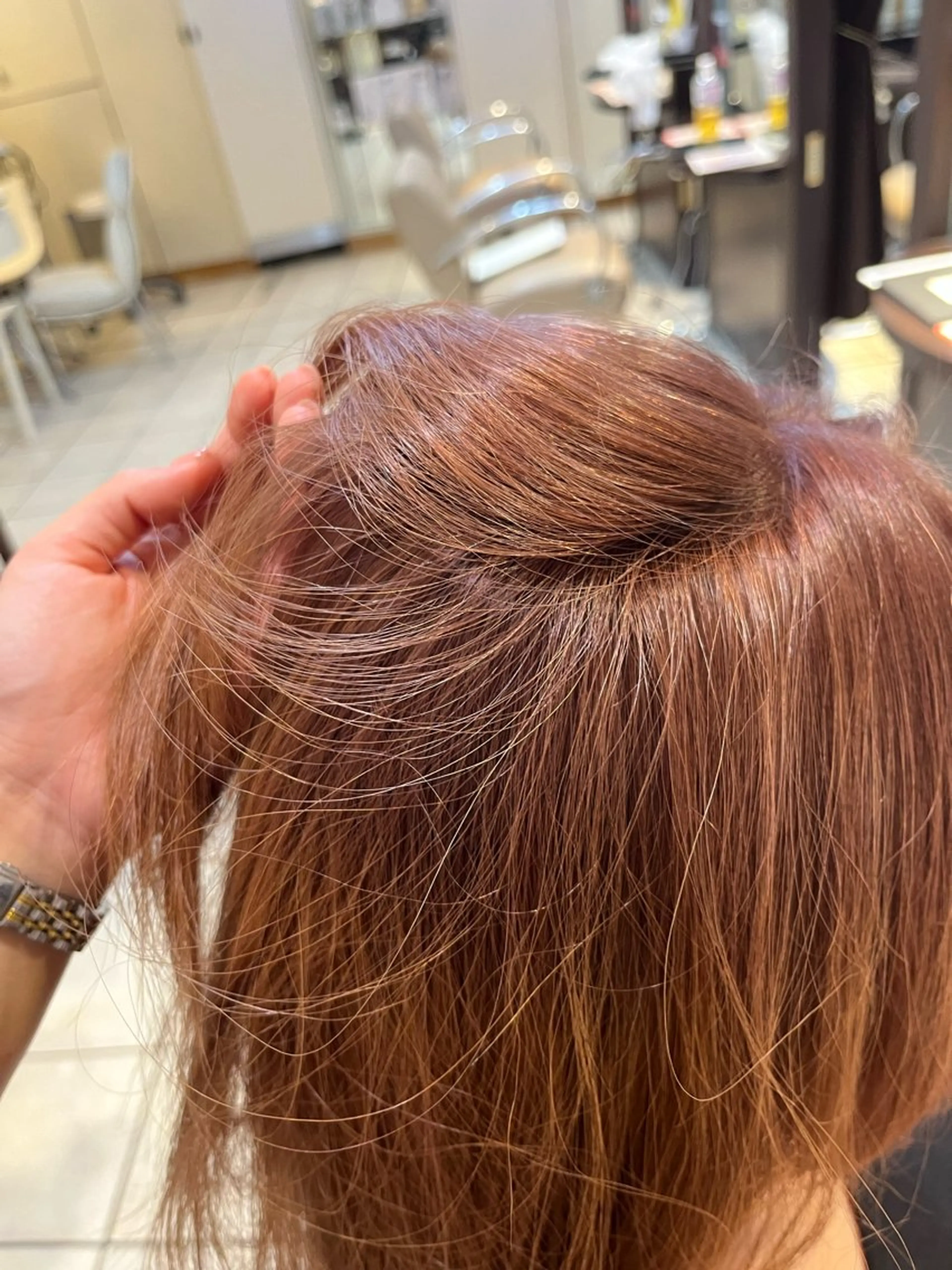 セミロング カラー イソベ ミズキのヘアスタイル