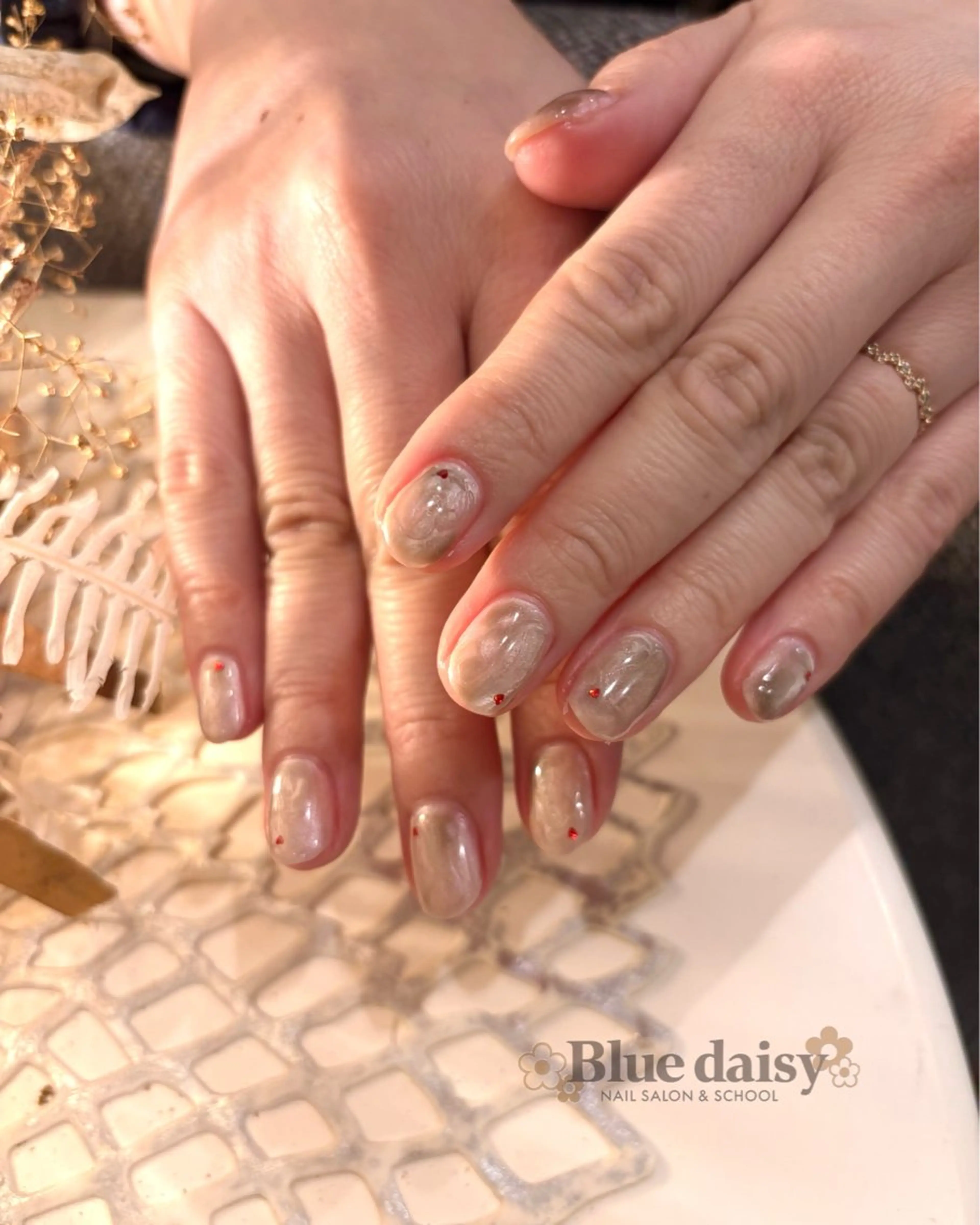 ネイル ニュアンスネイル ハンドネイル Blue daisy 栄本店のネイルデザイン