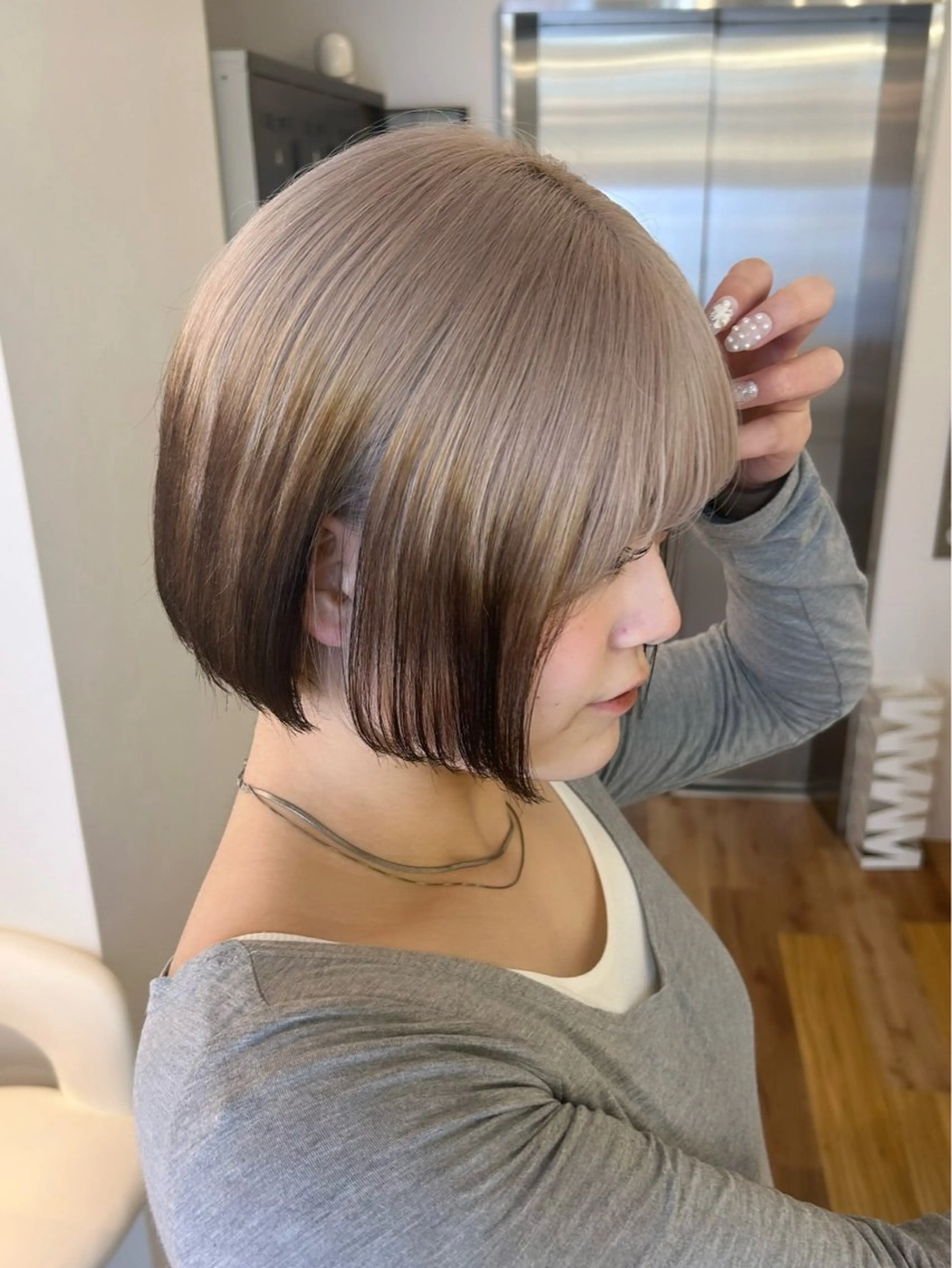ショート カラー ヘアカラー トリートメント Ayame / ハイトーンカラーのヘアスタイル