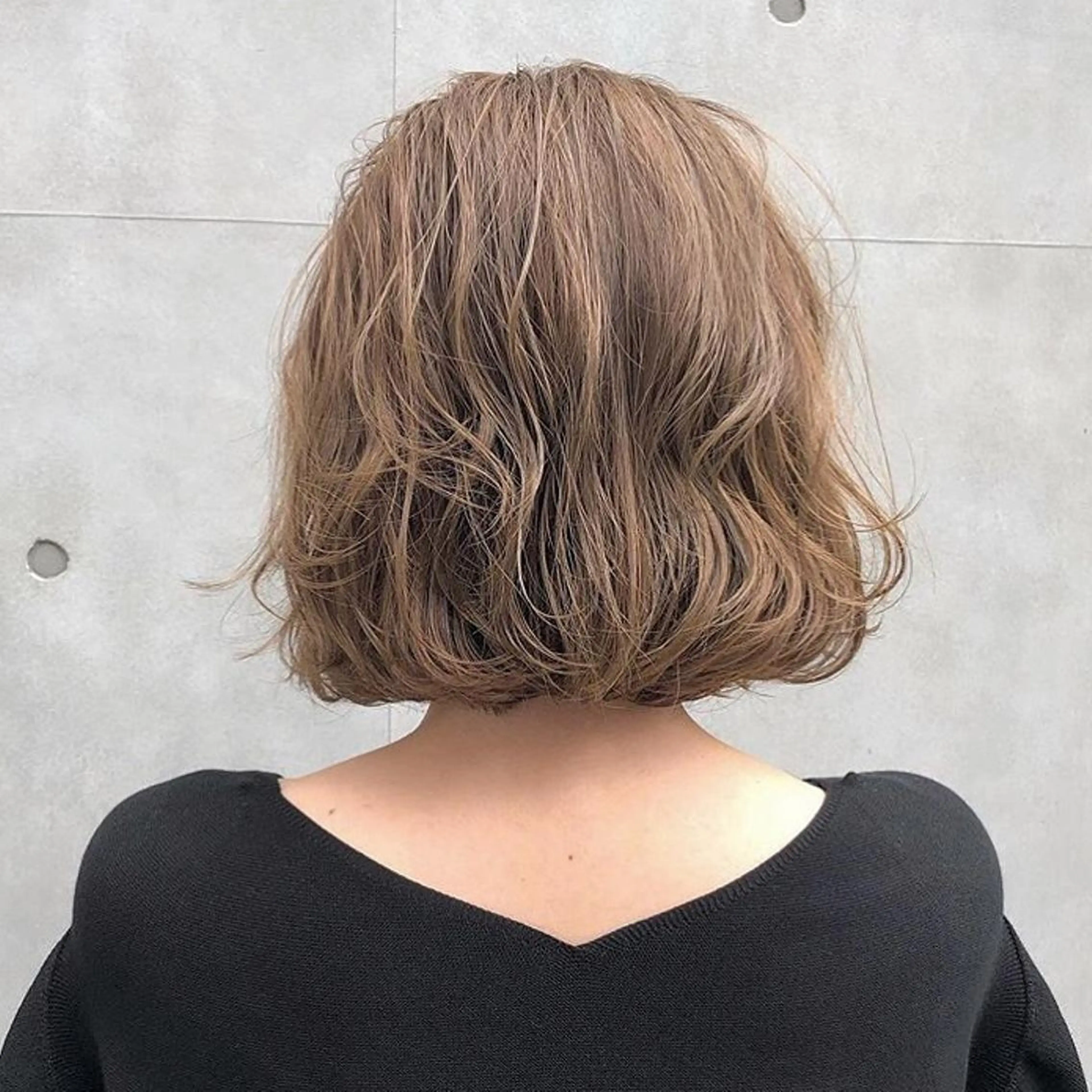 ショート カラー ヘアアレンジ ベージュカラー フォギーベージュ 福壽 優奈のヘアスタイル