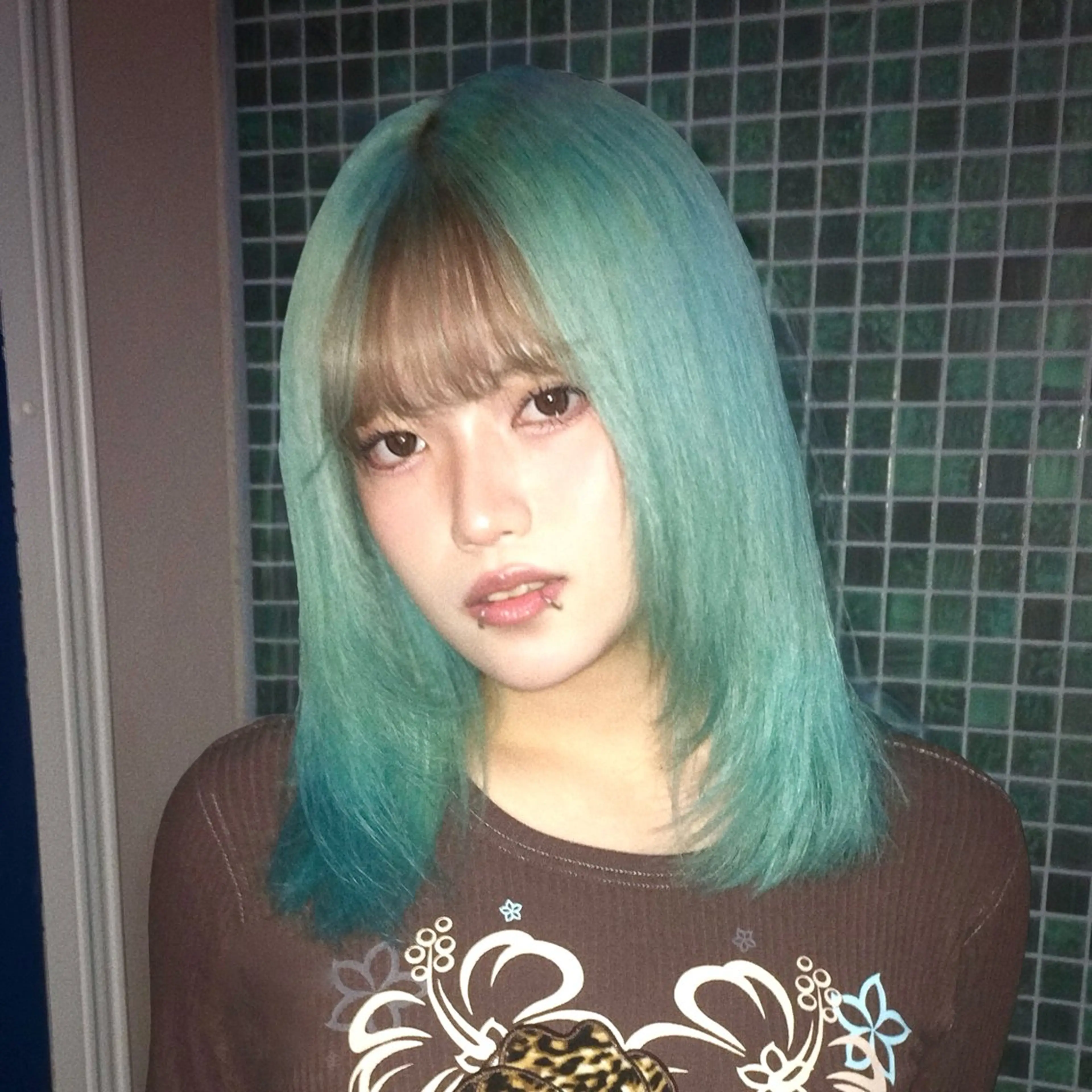 セミロング カラー ミント ヘアカラー にちか /似合う個性派カラーのヘアスタイル