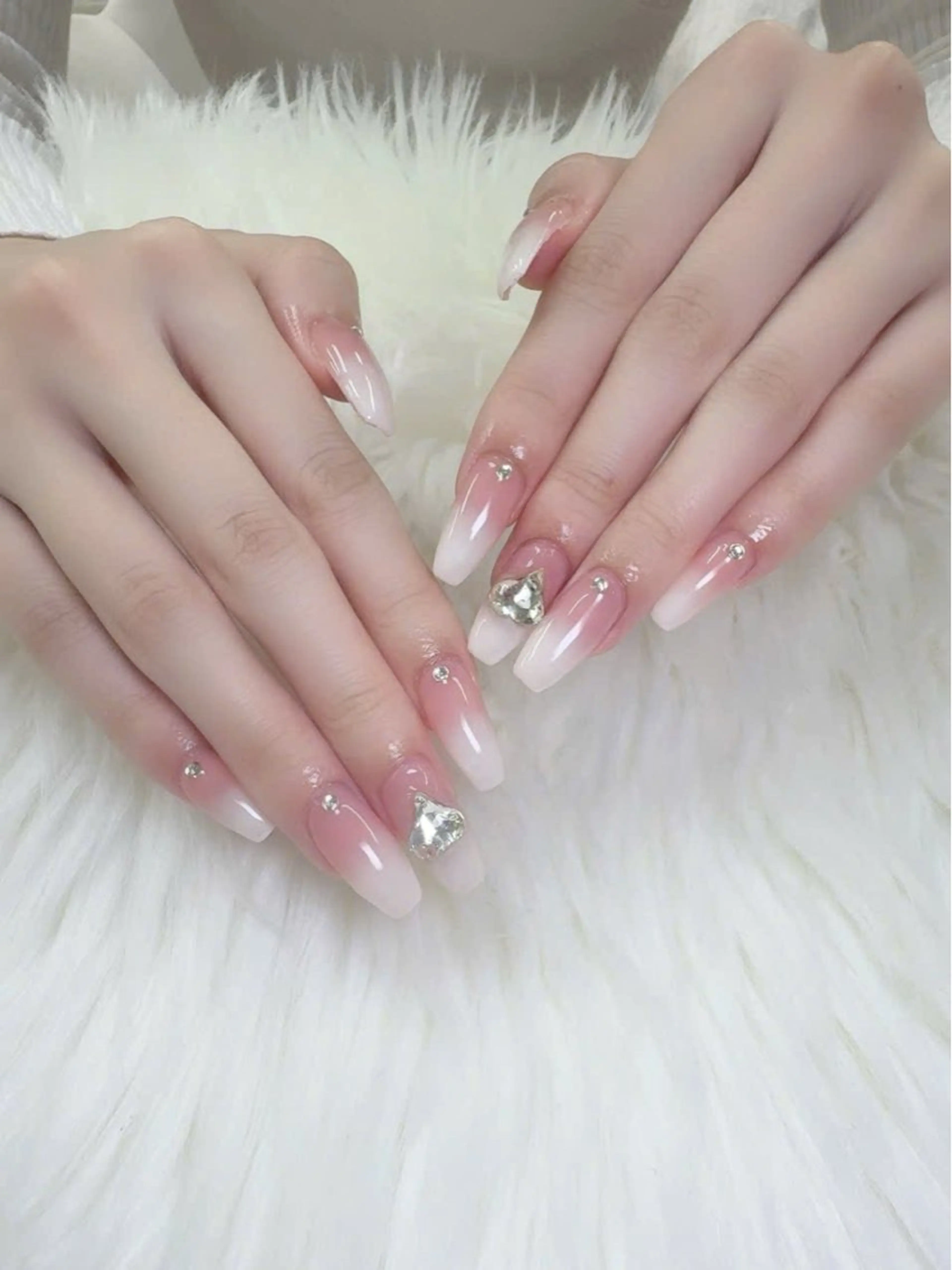 ネイル フレンチネイル グラデーション キラキラネイル 韓国ネイル マグネットネイル ハンドネイル ハンドケア Hara Nail 【パラジェル使用】のネイルデザイン