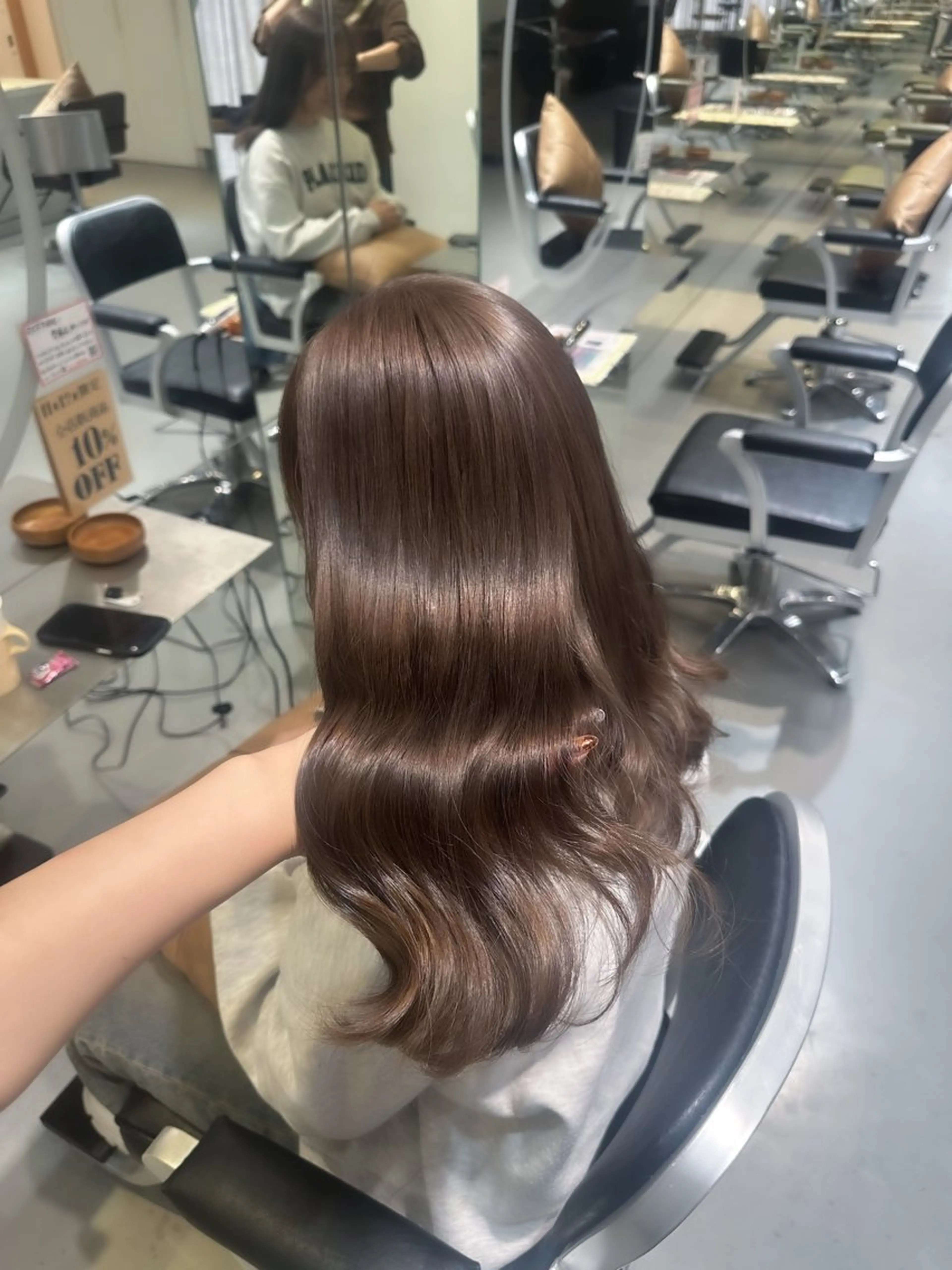 ロング カラー ベージュカラー ミルクティーベージュ ヘアカラー こがねざわみさき 🦭透明感カラーのヘアスタイル