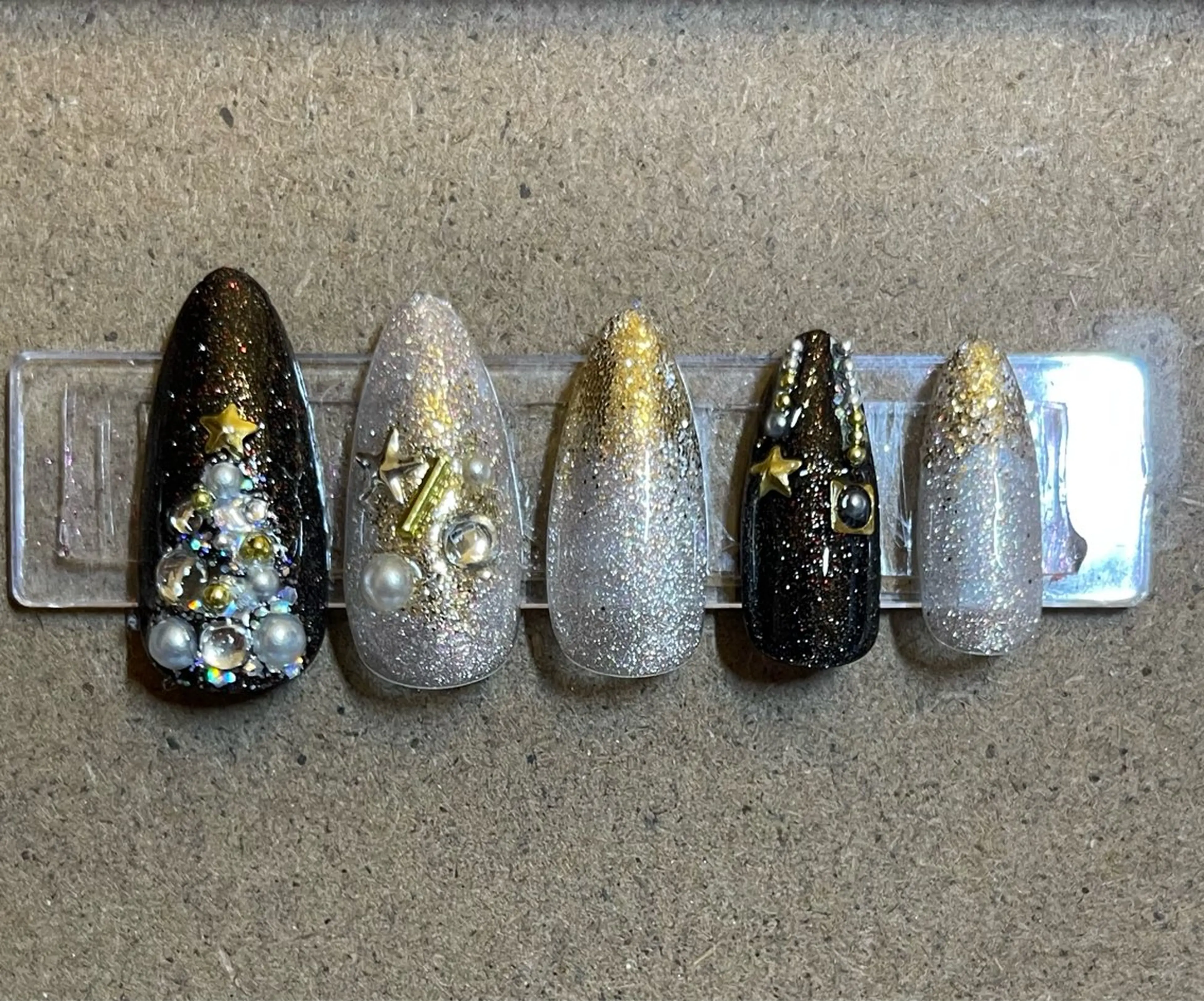 ネイル キラキラネイル 韓国ネイル マグネットネイル NAILSALON CHANCE所属・CHANCE 【チャンス】のネイルデザイン