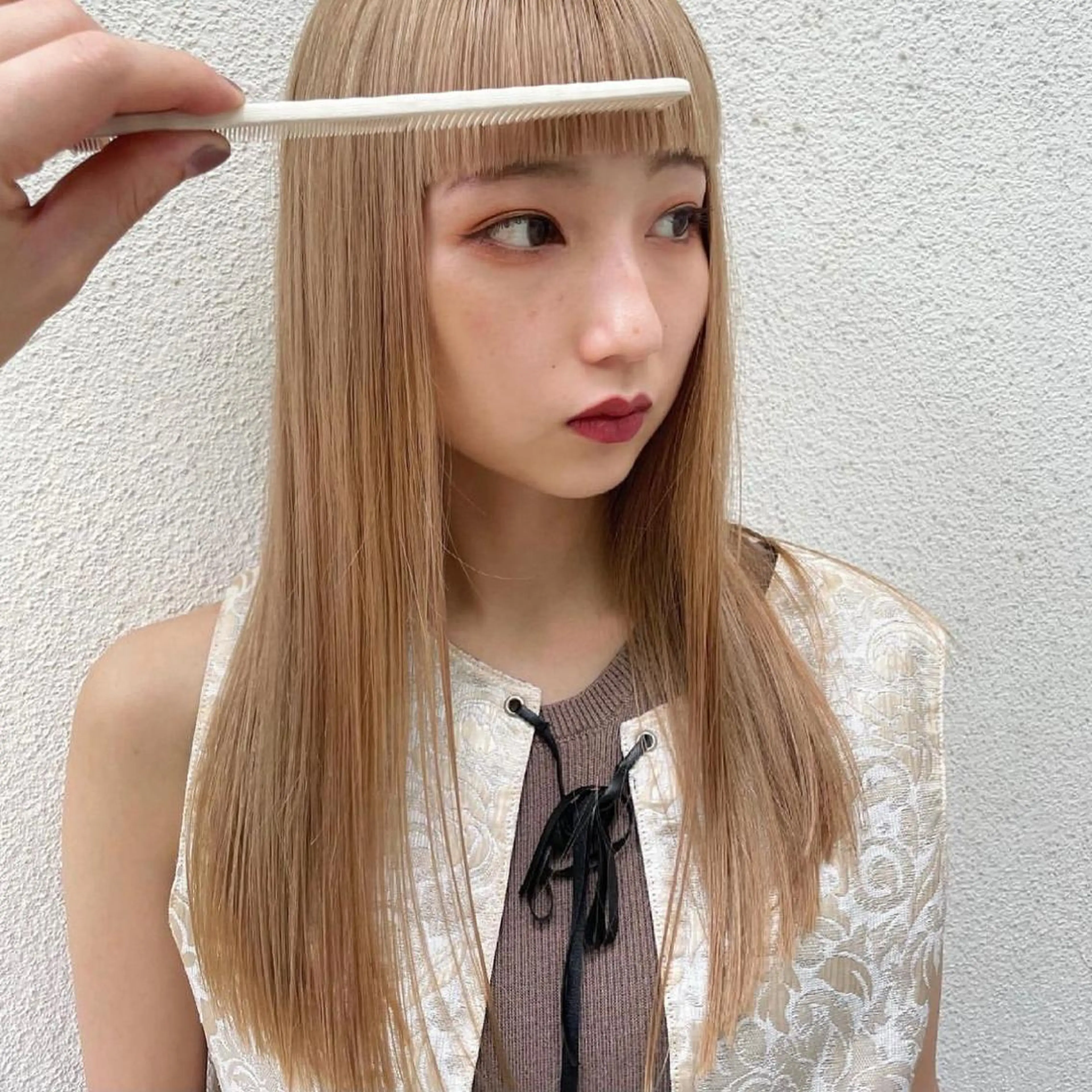セミロング カラー ブリーチカラーが人気 onnuのヘアスタイル