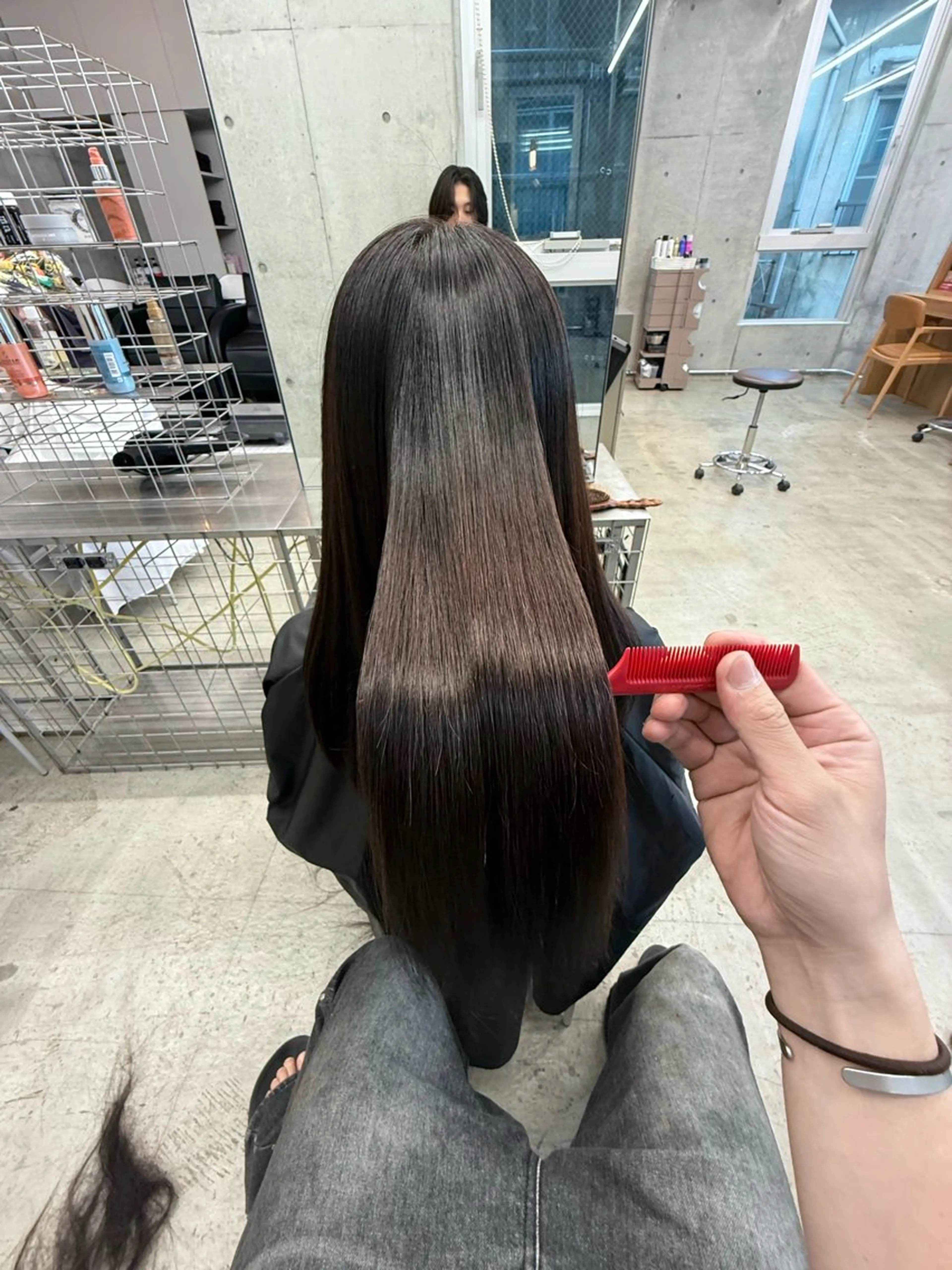 ロング カラー ロングレイヤー アッシュ ベージュカラー ブリーチ 透明感カラー カット 縮毛矯正 トリートメント 誰より丁寧なカット/ 小林輝/レイヤーのヘアスタイル